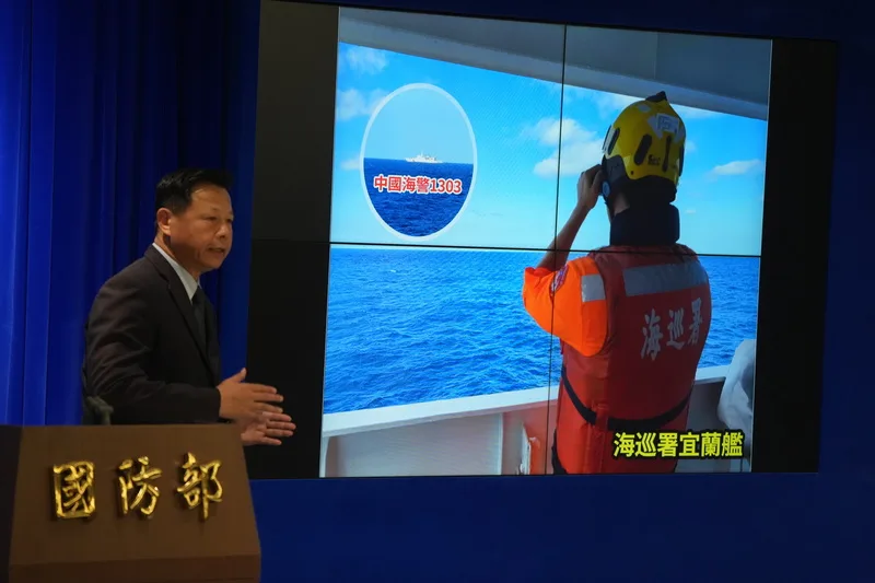 共軍宣布進行「正義使命-2025」環台軍演，30日將實彈射擊。海洋委員會海巡署副署長謝慶欽29日下午在國防部記者會說明。中央社