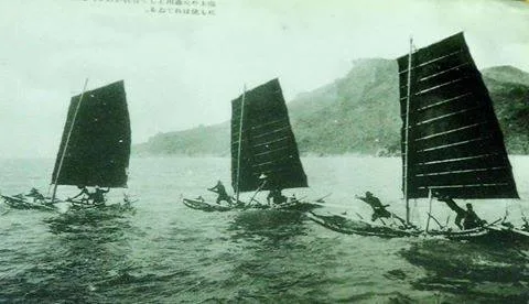 在黑水溝怒潮中，奮力划行的船隊，是先民搏命渡海的身影。謝森展提供