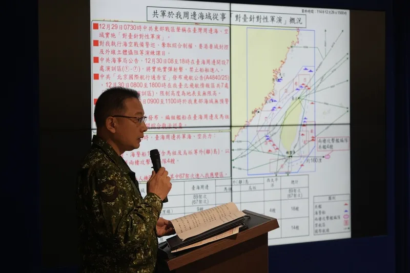 中共29日宣布對台軍演。國防部譴責並以圖表展示共軍對台針對性軍演概況，由國防部發言人孫立方（圖）說明。中央社