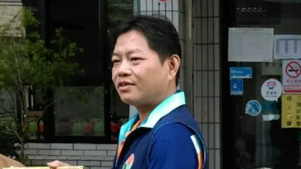 苗栗縣三灣鄉前鄉長温志強涉上百件弊案,一審累加刑期達499年,疑棄保潛逃。翻攝臉書