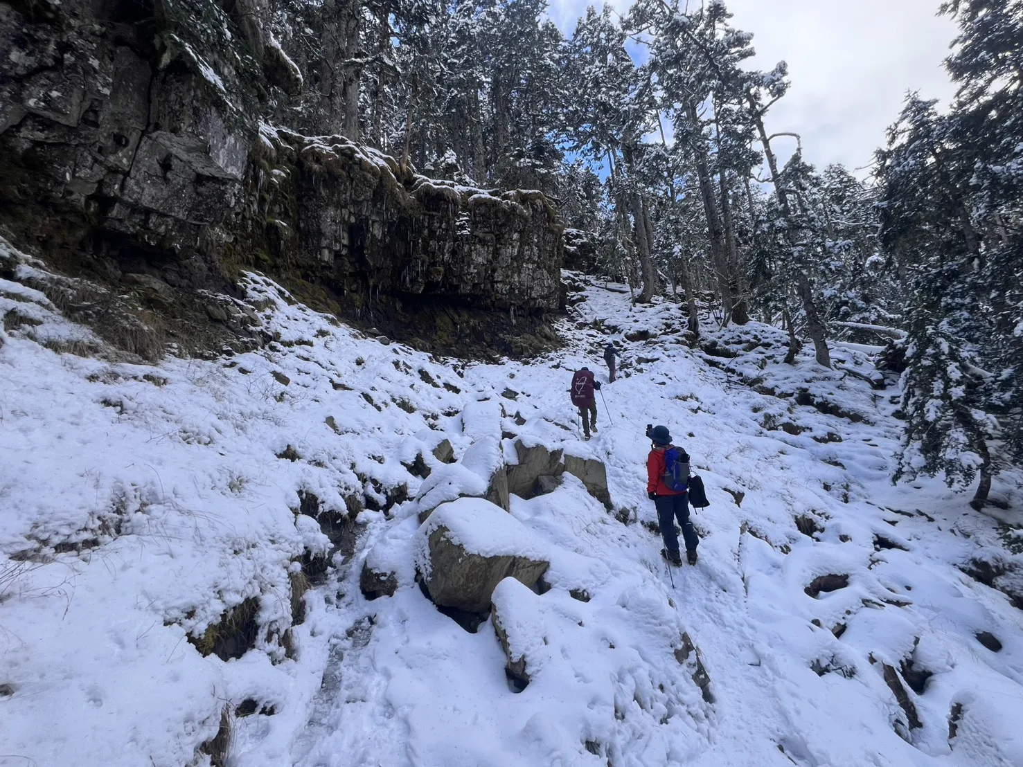 「333原則」供山友判斷安全性,3小時嚴重失溫、3天沒有喝水、3個星期不進食,將有生命危險。雪霸國家公園提供