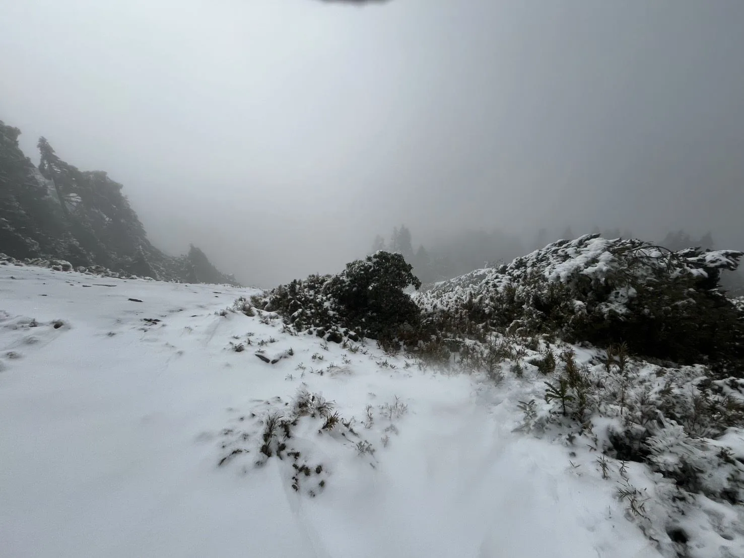 救援環境相當嚴峻。苗栗縣政府提供