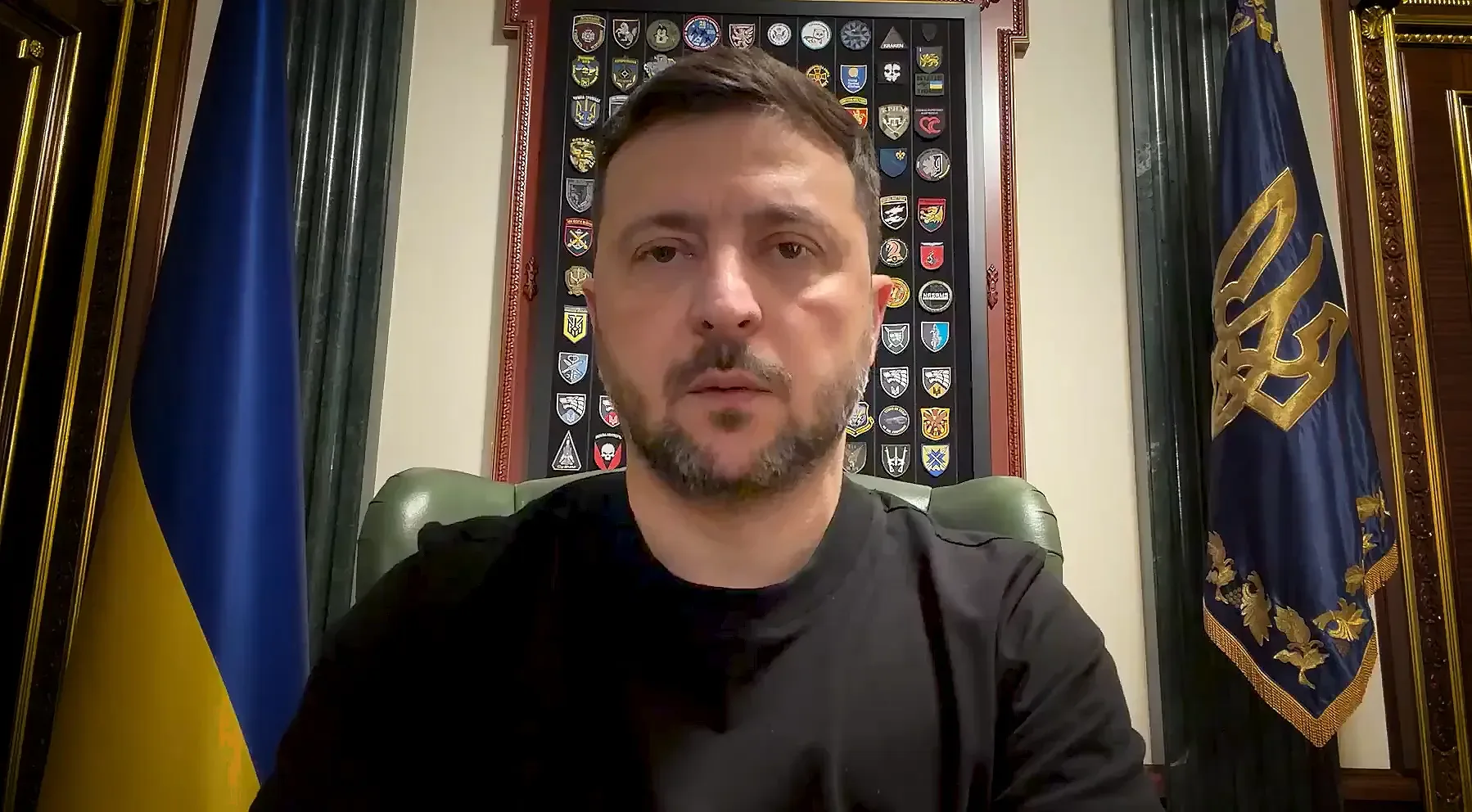 烏克蘭總統澤倫斯基（Volodymyr Zelenskyy）元旦向全國發表新年談話表示，烏克蘭希望戰爭結束，但不要短暫的和平。他還說，他不會簽署只會延長戰爭的「軟弱」和平協議。翻攝澤倫斯基X