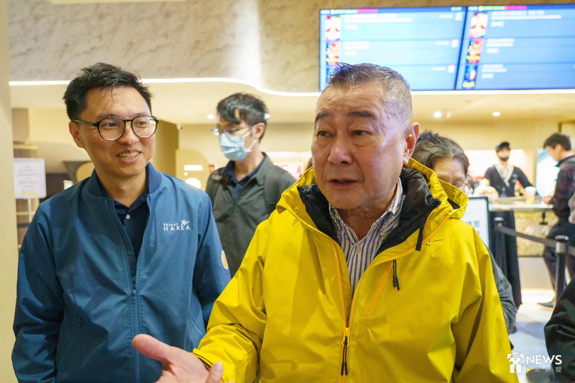 台北客家扶輪社社長彭瑞明（左）與世台客聯總會長邱榮光（右）。李台源攝