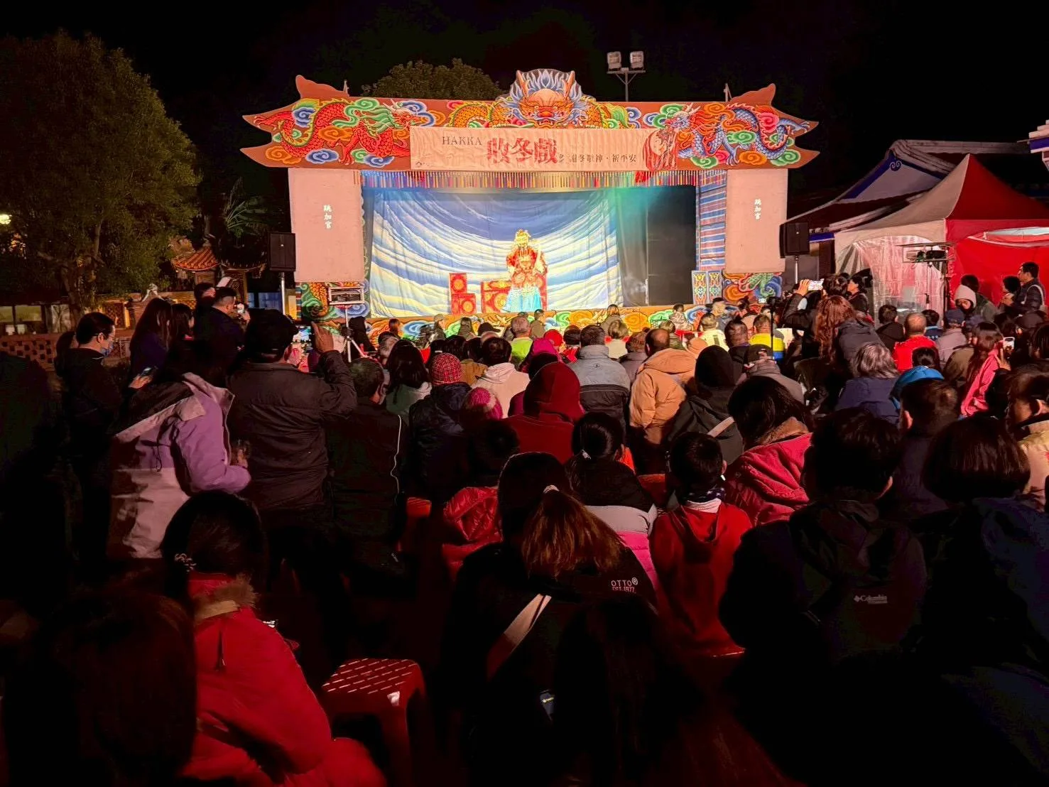 收冬戲台中場，由金滿圓劇團，演繹經典客家大戲《三打白骨精》。客委會提供