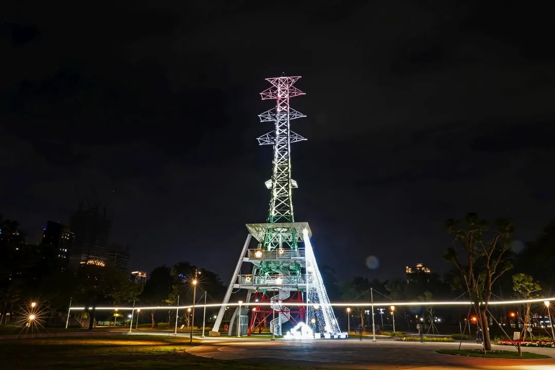 「光之塔節慶活動」點燈是在地知名景點。取自Instagram@kaohsiung_city