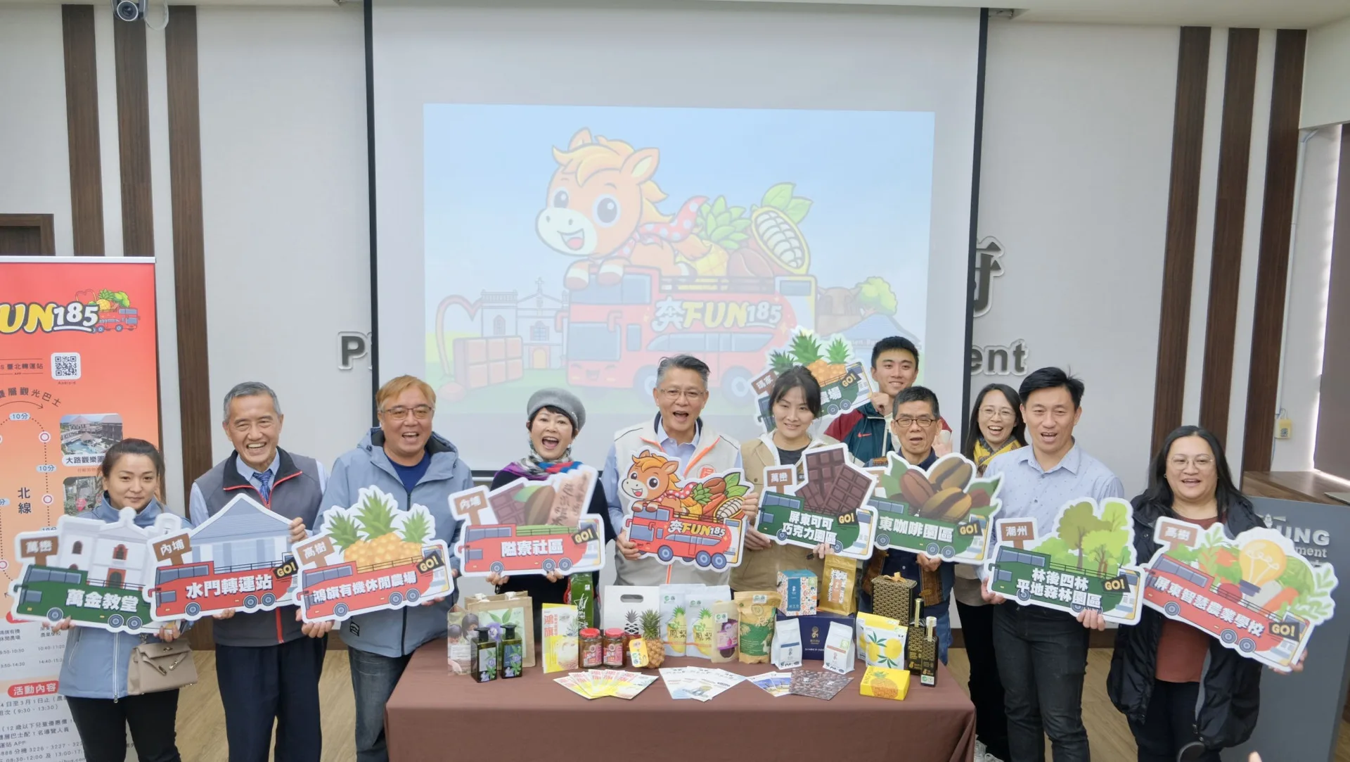 屏東縣政府推動「185沿山公路」觀光,宣布深受好評的「奔FUN 185」雙層巴士活動將於1月24日再度登場。