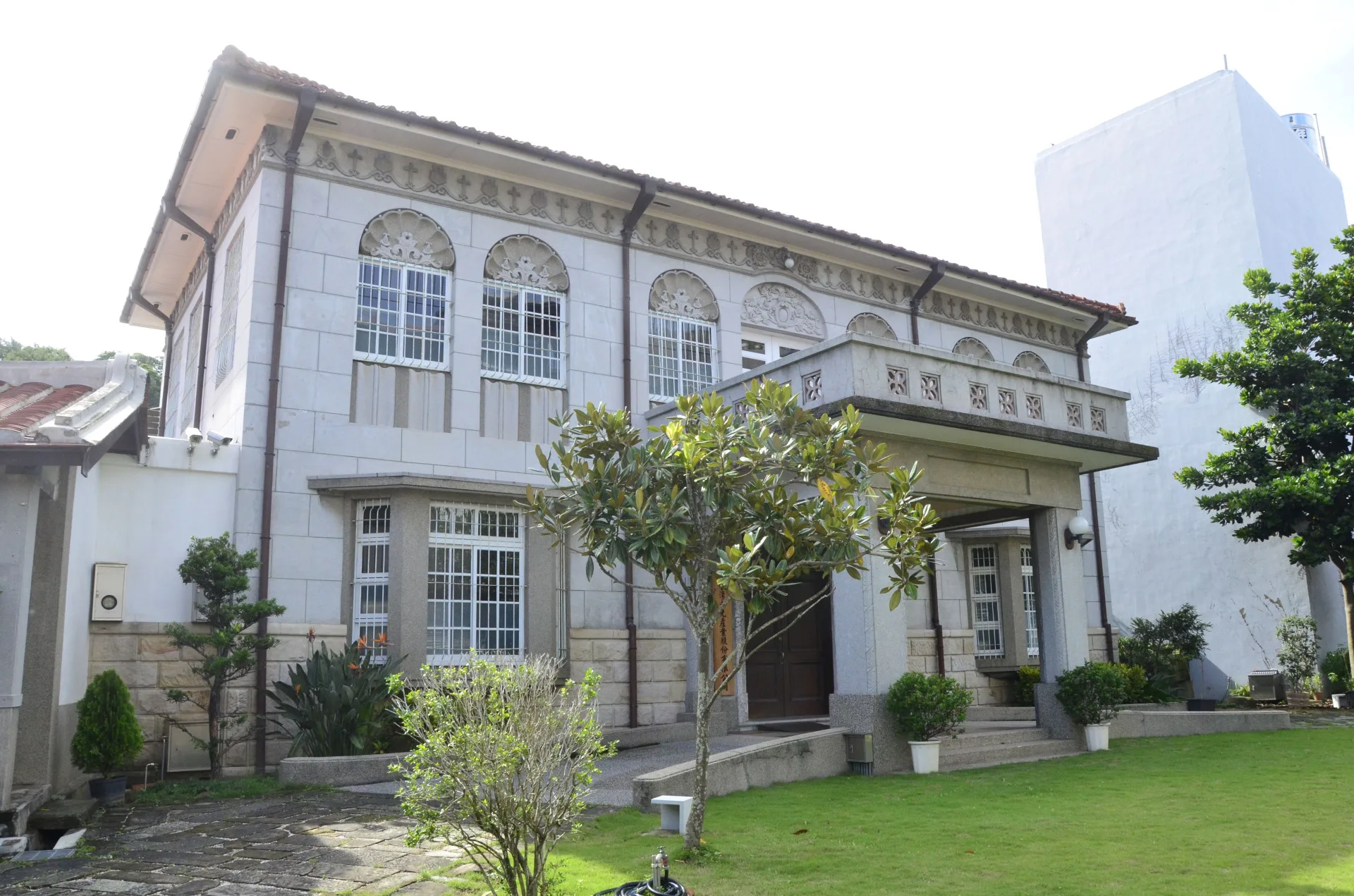 北埔姜阿新洋樓獲核定150萬元將執行正廳漏水維修、電線更新及蟲蟻防治。新竹縣政府提供