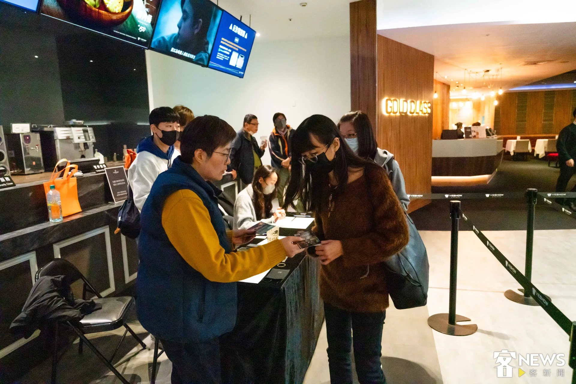 邀請到許多南部的客家貴賓觀影。朱愷元攝