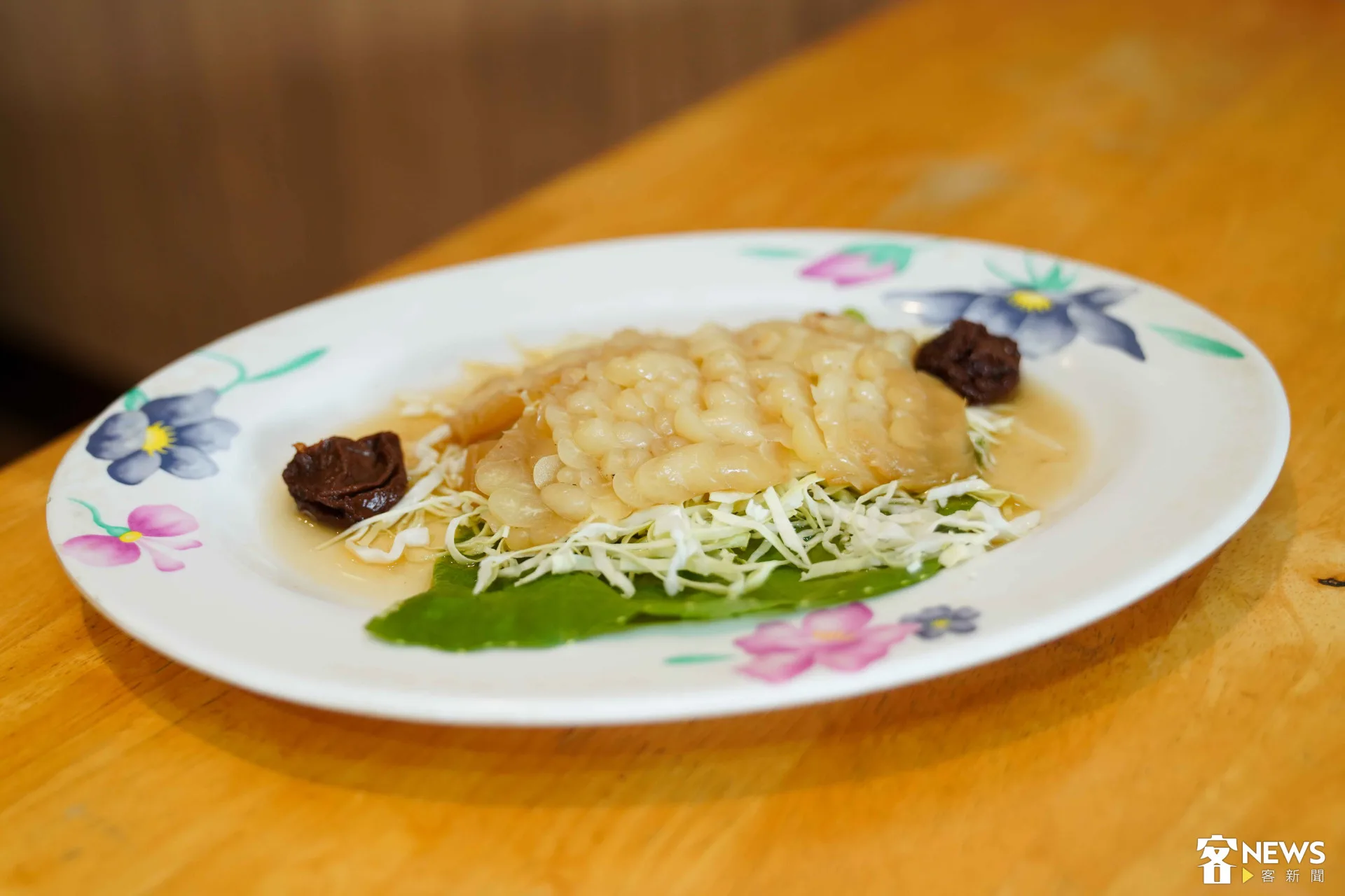 涼拌戀愛苦瓜嘗起來酸甜略帶苦甘；撇除微苦不談，吃起來竟有水果般的爽脆口感，令人驚喜。朱愷元攝