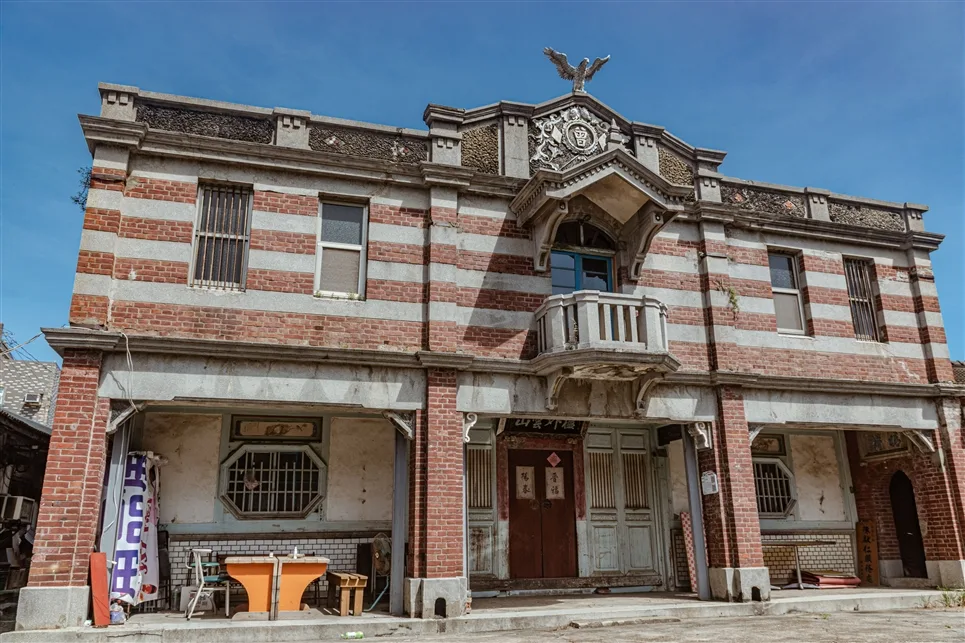 曾家洋樓以客家三合院形式砌建。嘉義縣政府提供