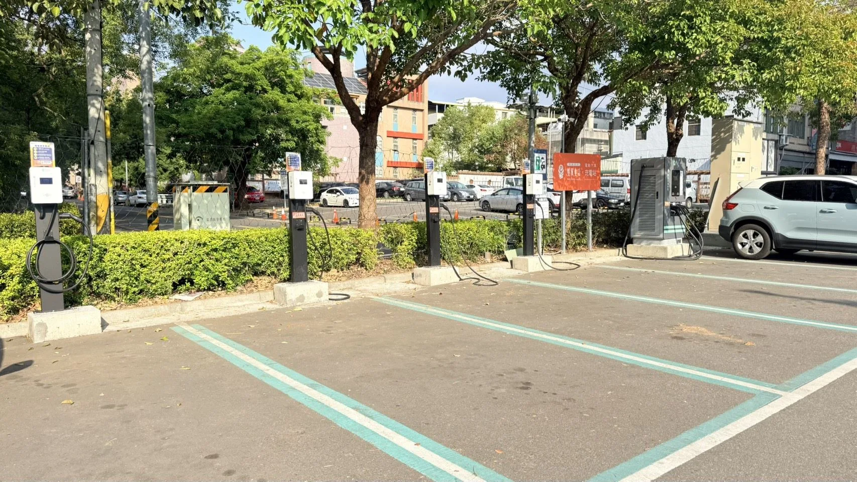大湖公有停車場，公有充電樁。苗栗縣政府提供