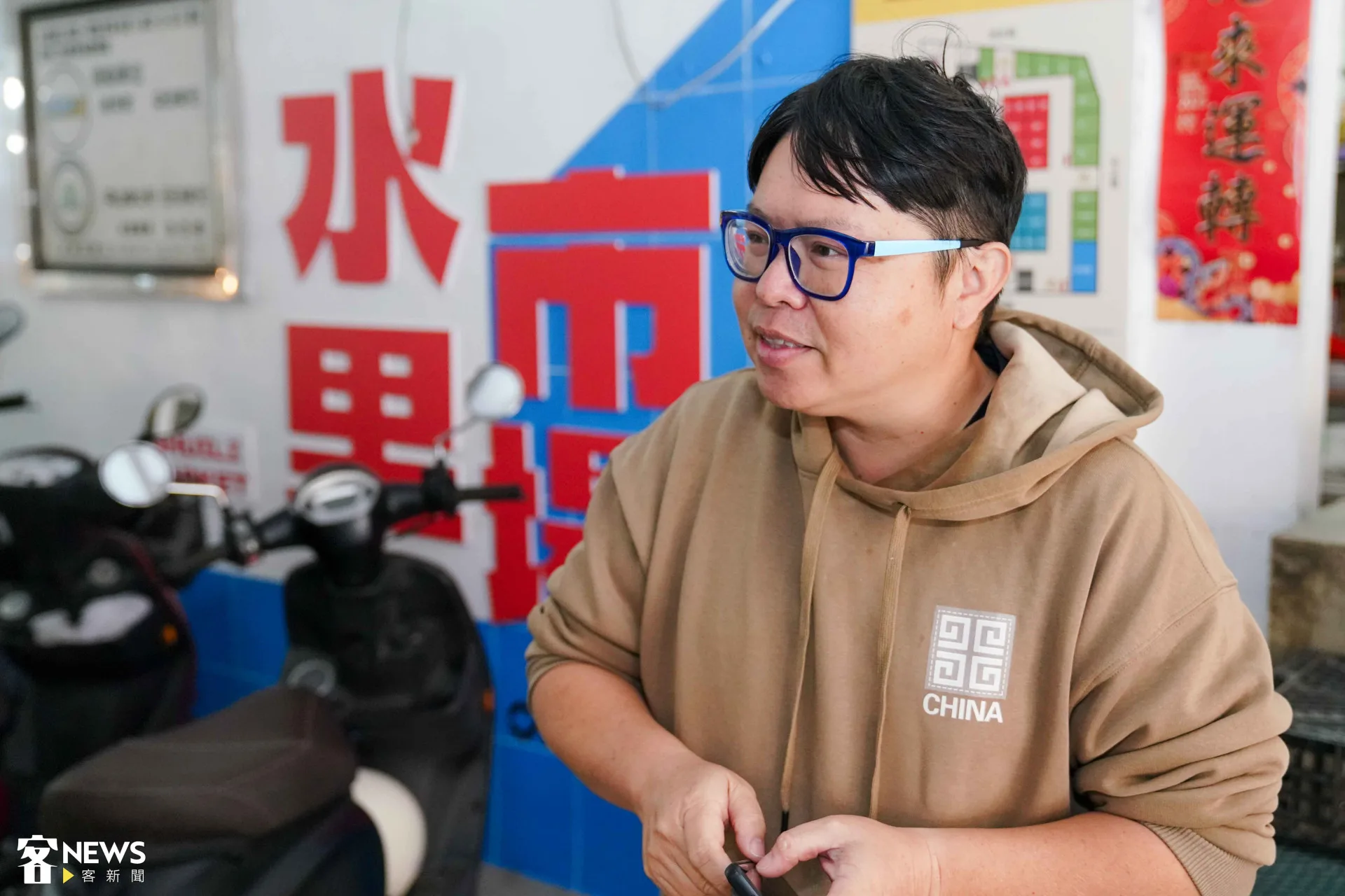 董于安細數水里市場每個角落發生的事。朱愷元攝