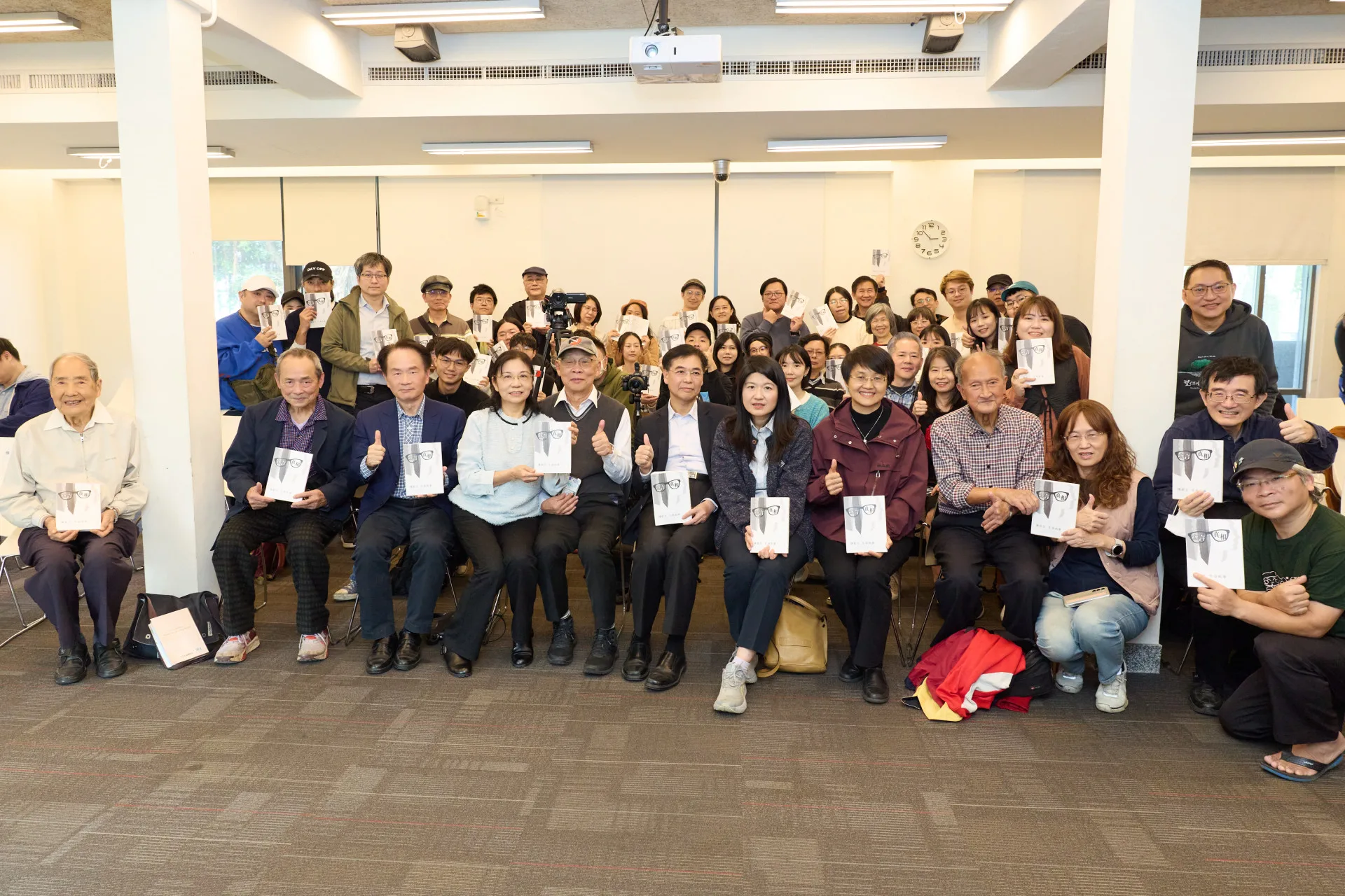 陳欽生回憶錄《謊言．真相：陳欽生生命故事》今天在國家人權博物館正式發表。客家委員會提供