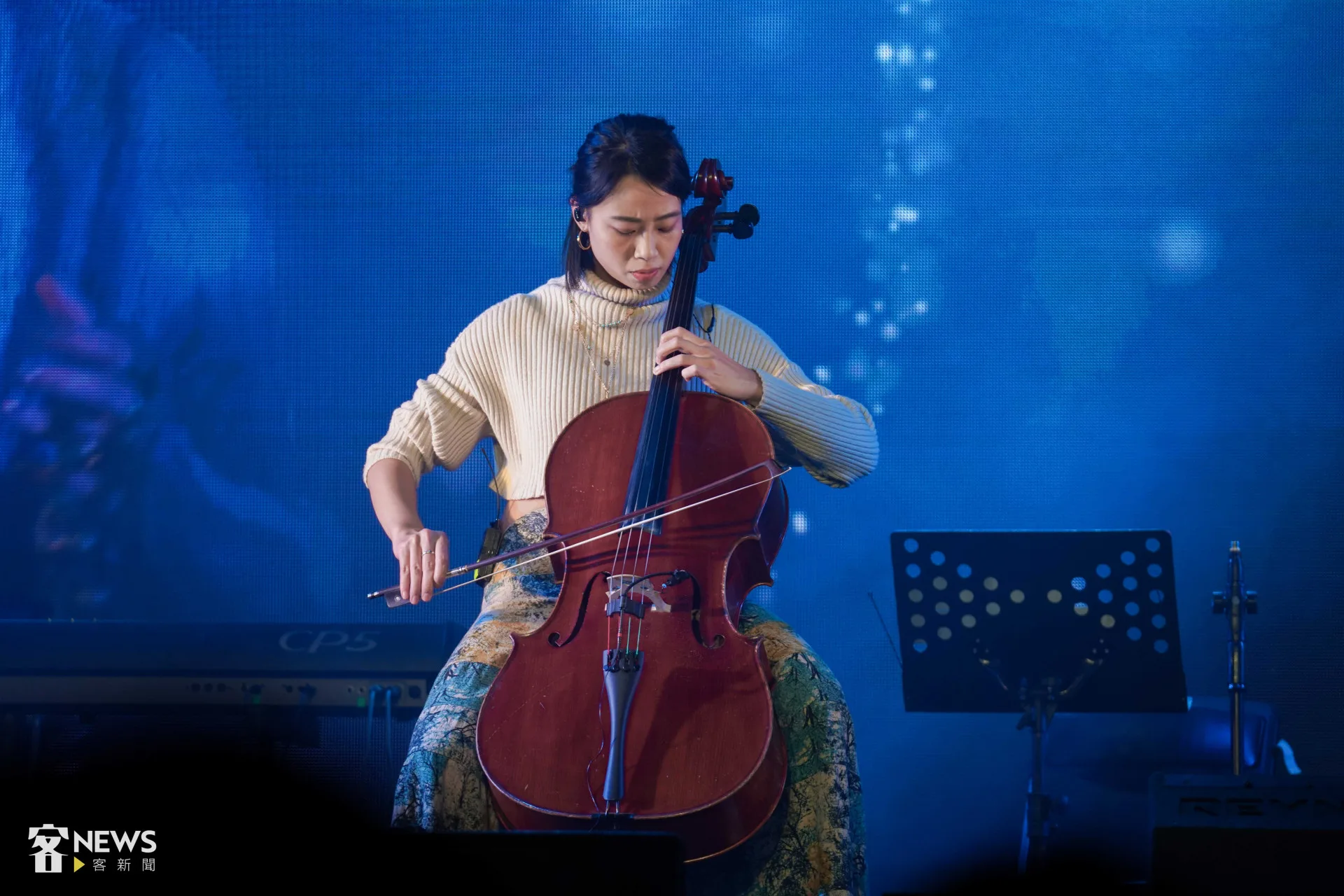 「好日HoNi」在歌曲中加入了大提琴名曲〈天鵝湖〉旋律，台下聽眾如癡如醉。李台源攝