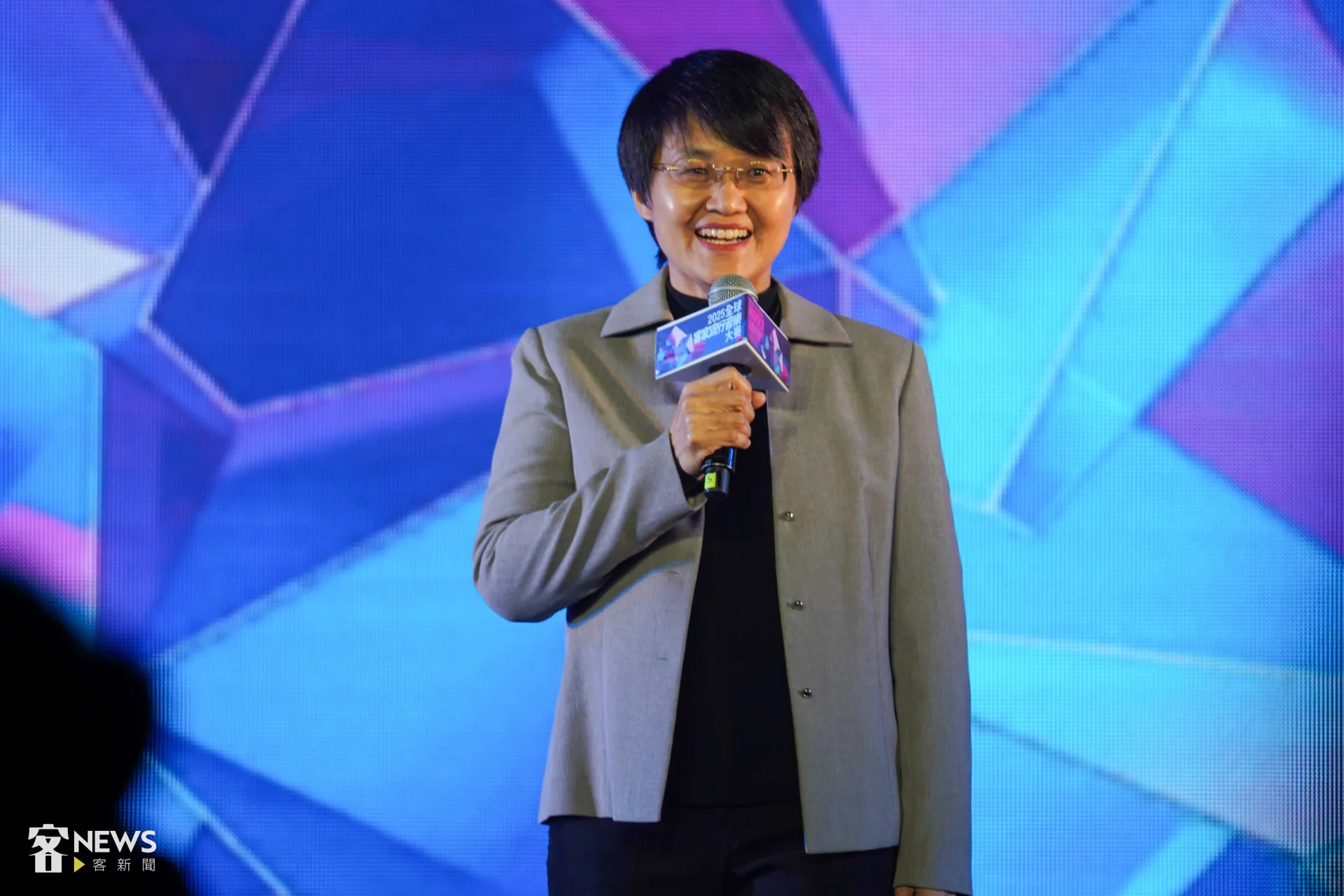 客家委員會主委古秀妃表示，很羨慕歌手柔米的才氣。李台源攝