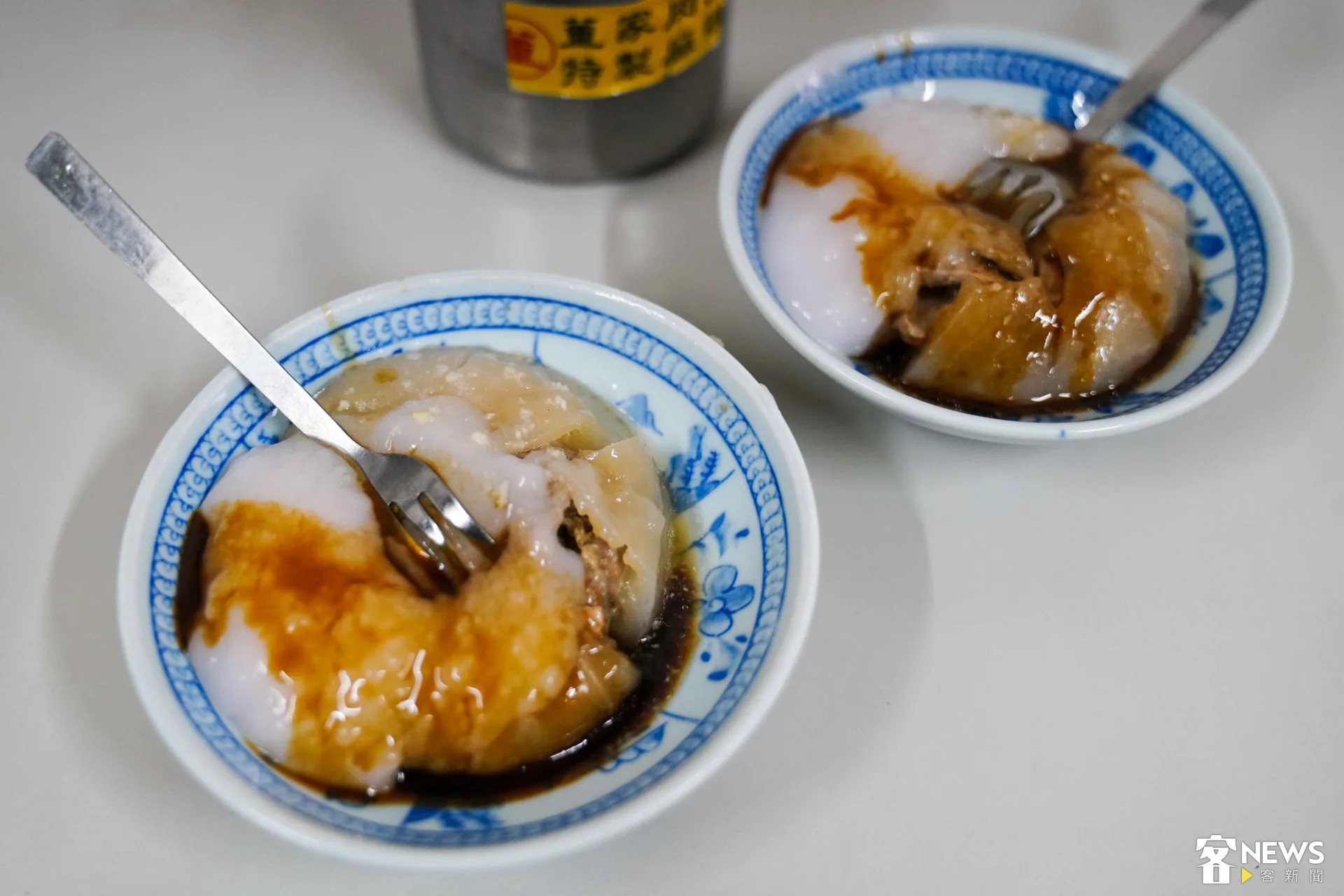 董家肉圓的外皮以「軟嫩滑順」著稱，輕輕一咬便能感受皮質在舌尖化開的快感，入喉感極佳。朱愷元攝