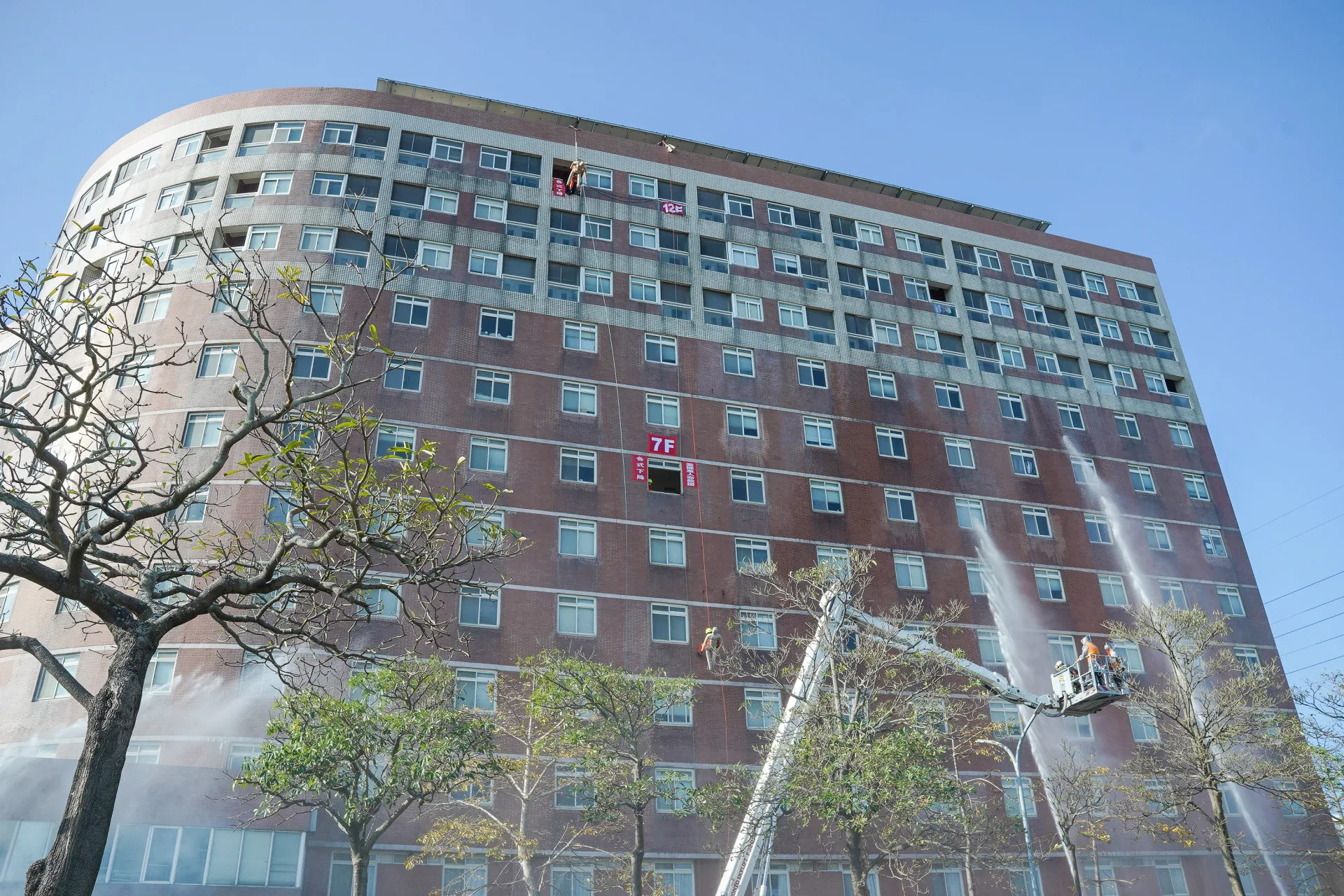 新竹縣消防局在竹科舉行消防救災救護勤務演習。新竹縣政府提供