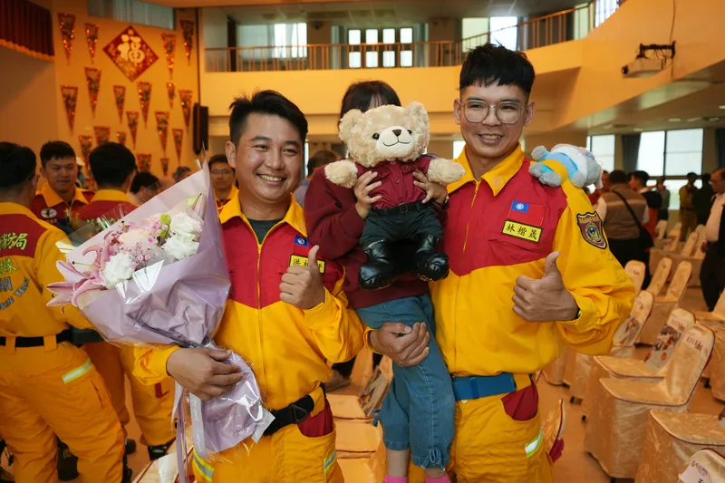 去年馬太鞍溪堰塞湖洪災獲救的小沂，今天（19日）親自向救援人員表達感謝。中央社