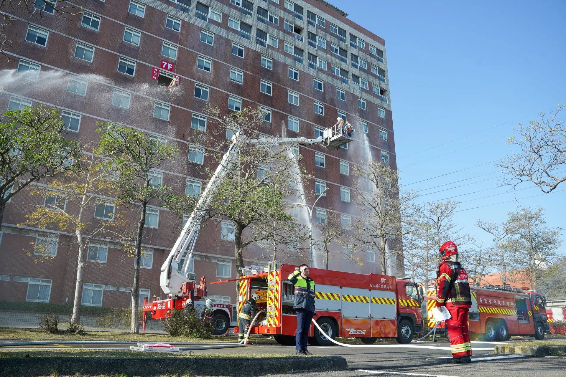 新竹縣消防局在竹科舉行消防救災救護勤務演習。新竹縣政府提供