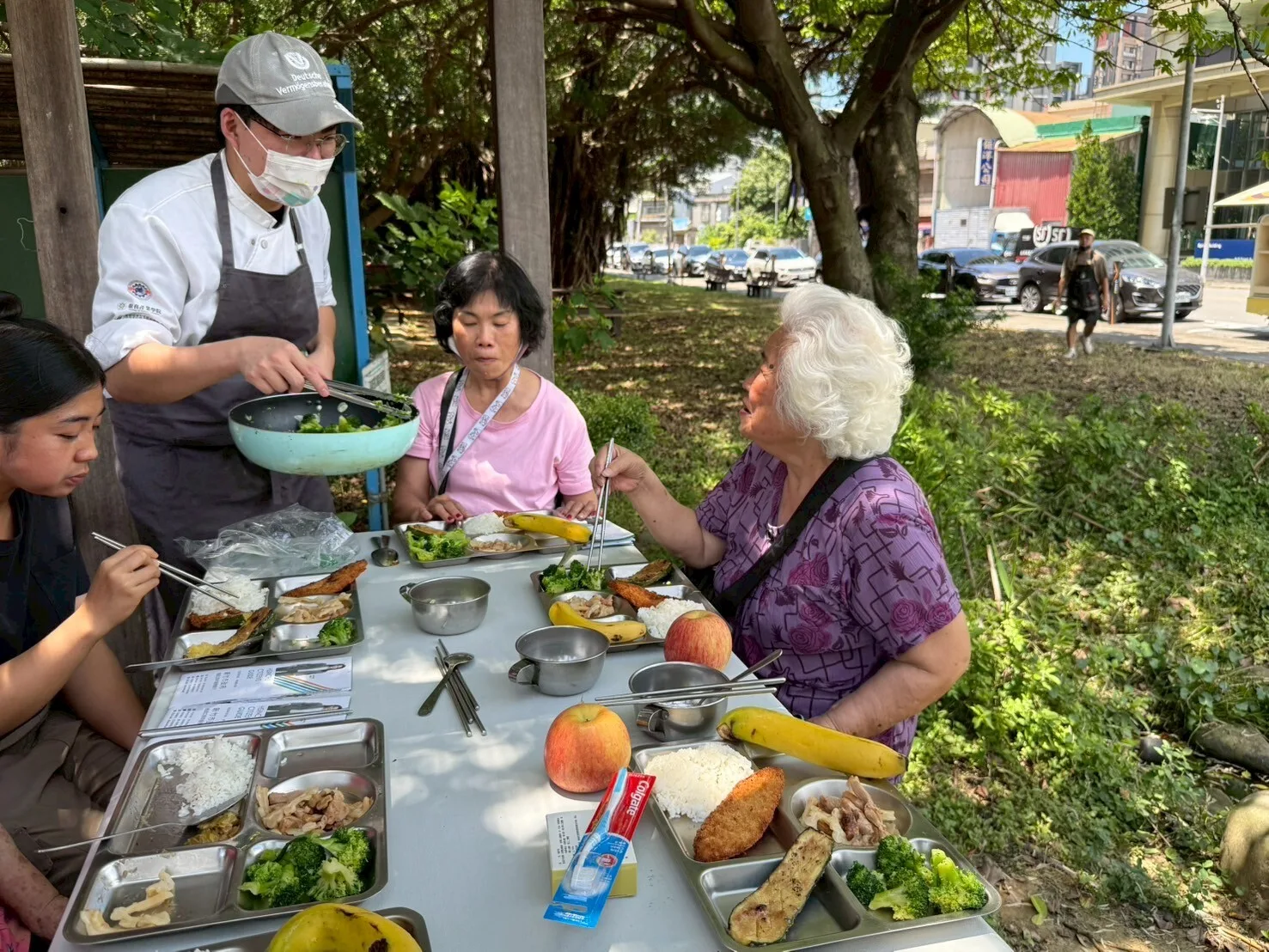 竹市「幸福小蜜蜂」移動餐車開放預約　進社區為長輩烹飪餐食