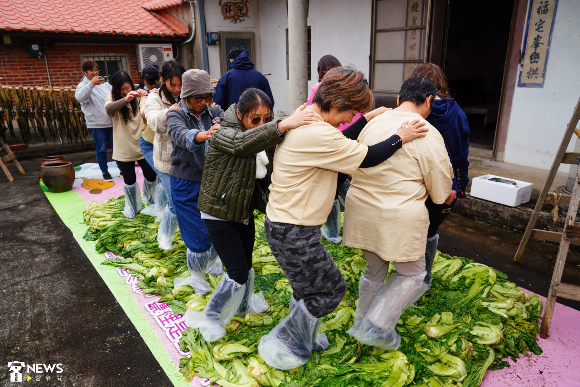 大朋友們也樂此不疲。朱愷元攝