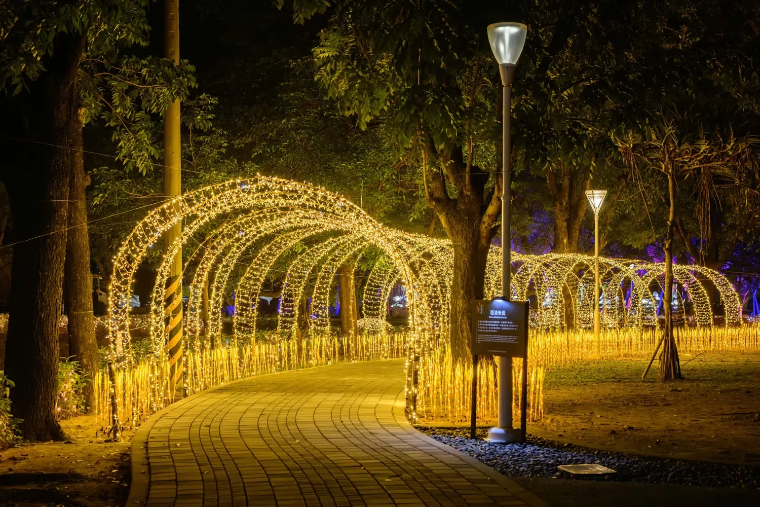 屏東燈節客家燈區「稻浪禾風」。屏東縣政府提供