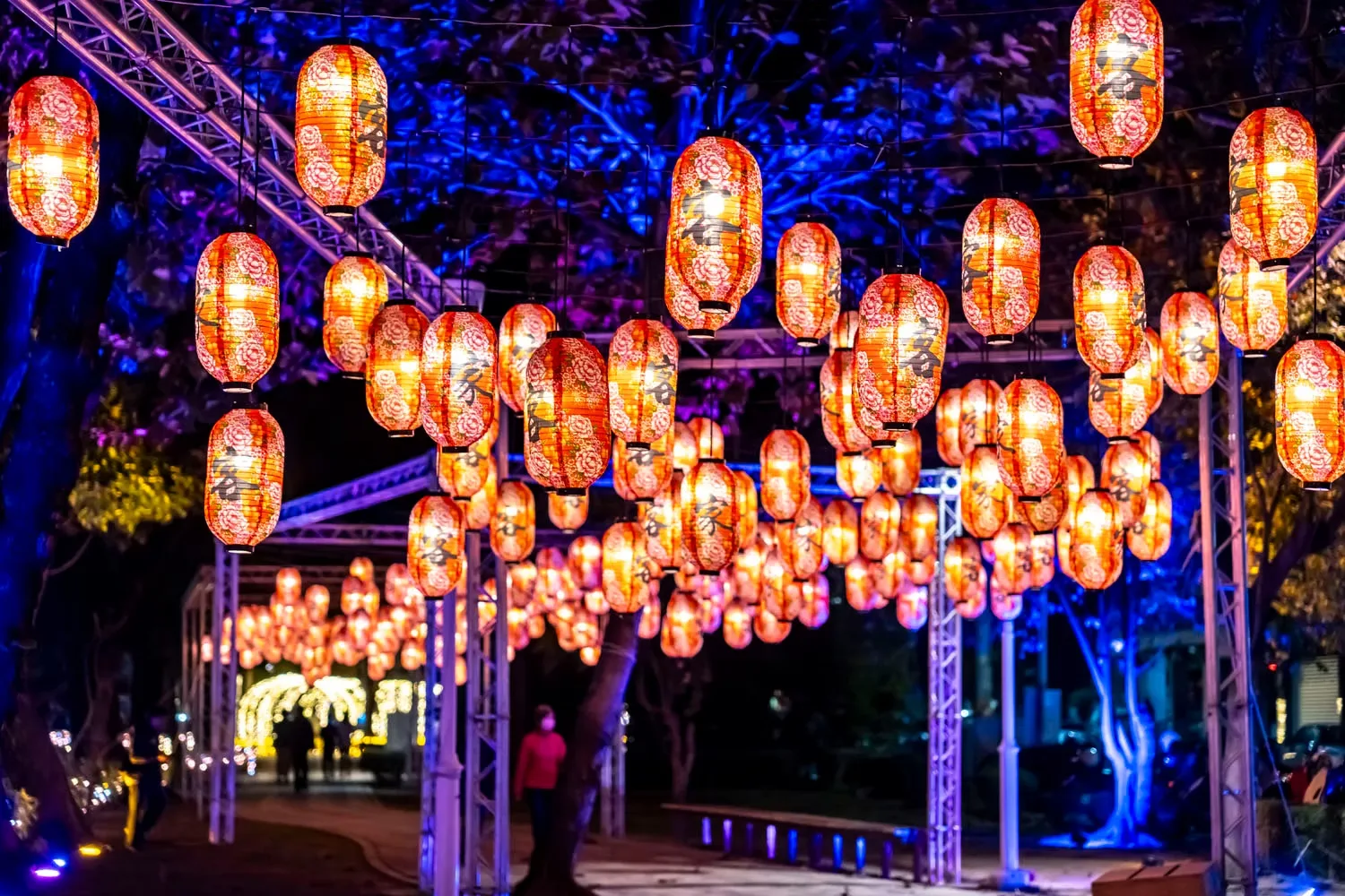 屏東燈節客家燈區「燈影映月」。屏東縣政府提供