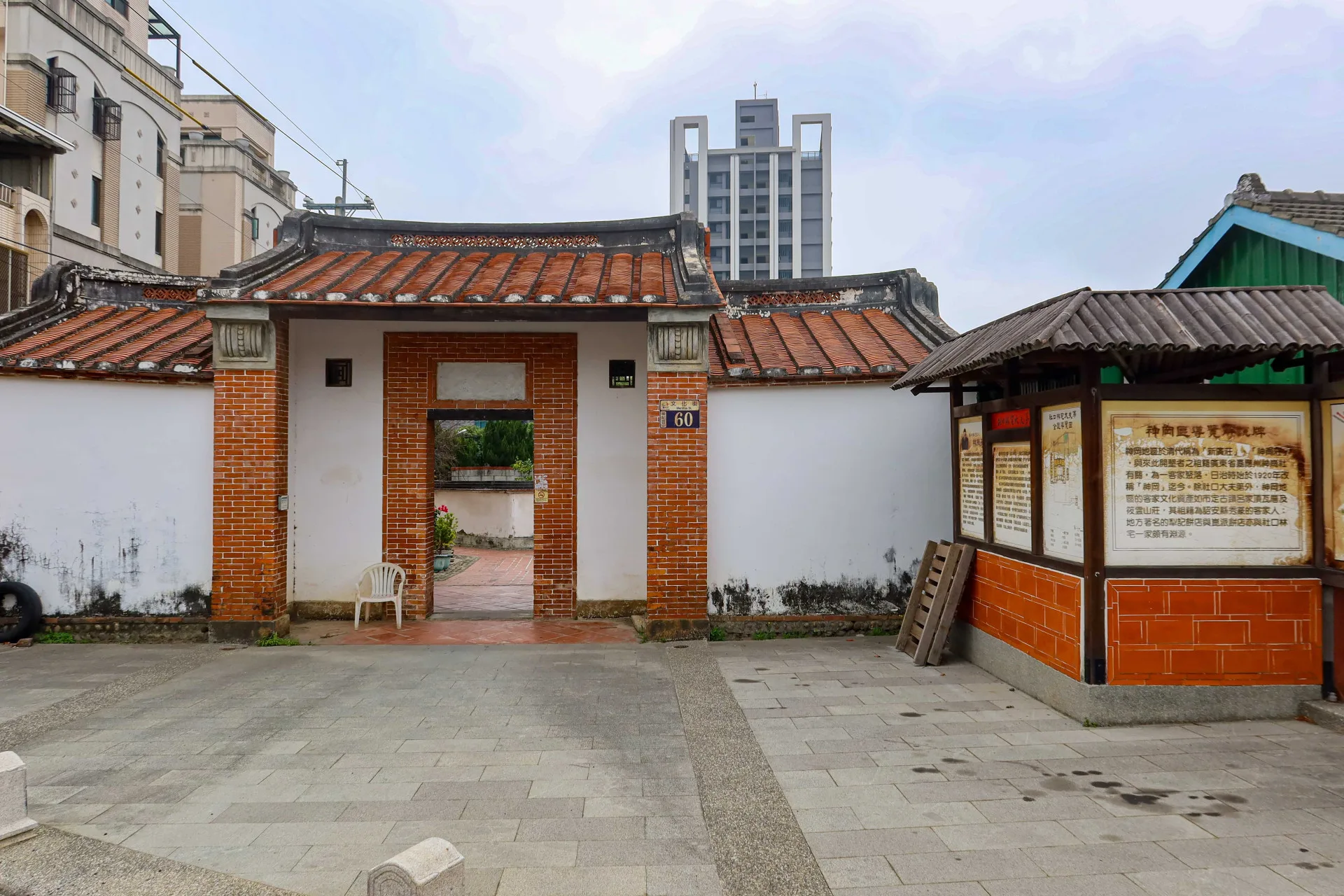 神岡區「林家大夫第」是林振芳購入吳張舊宅後所修建。何來美攝