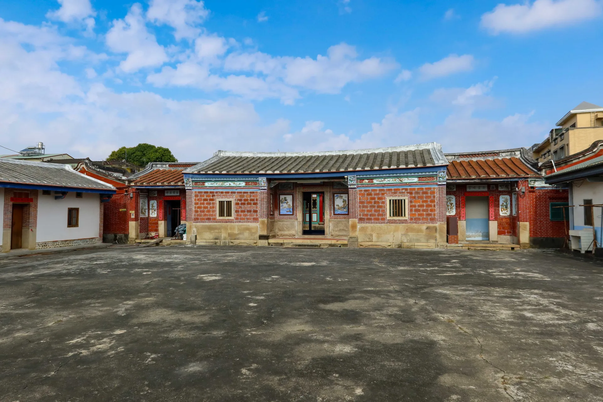 豐原「萬選居」第一院落景觀，融合閩客建築之美。何來美攝