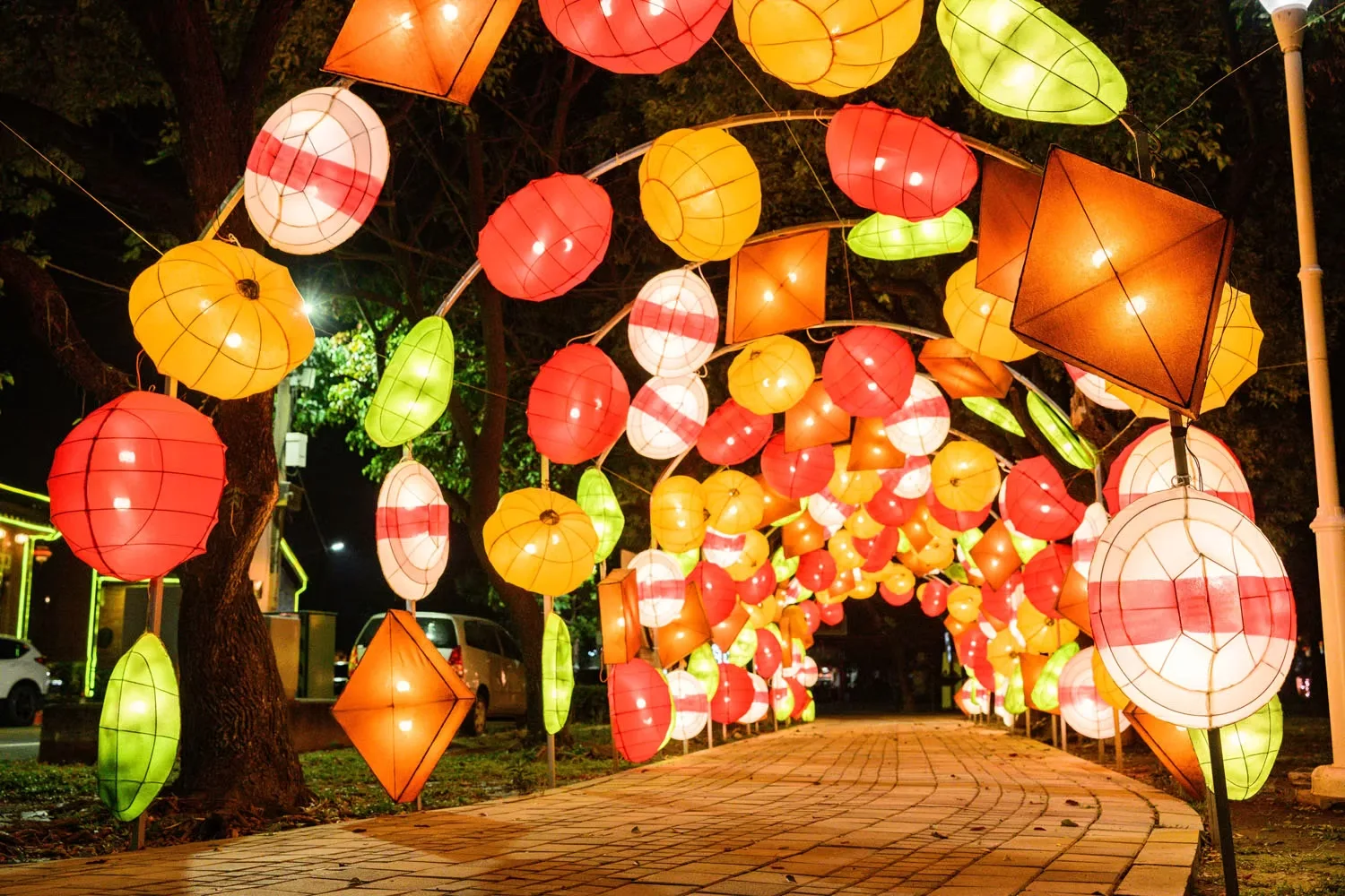 屏東燈節客家燈區「福光粄影」。屏東縣政府提供