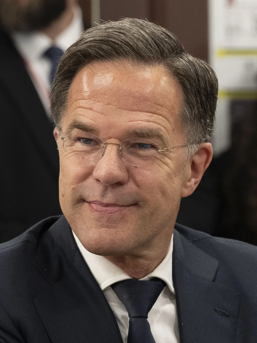 北約秘書長呂特。由 U.S. Secretary of Defense – https://www.flickr.com/photos/68842444@N03/54473486915/, 公有領域, https://commons.wikimedia.org/w/index.php?curid=165776628