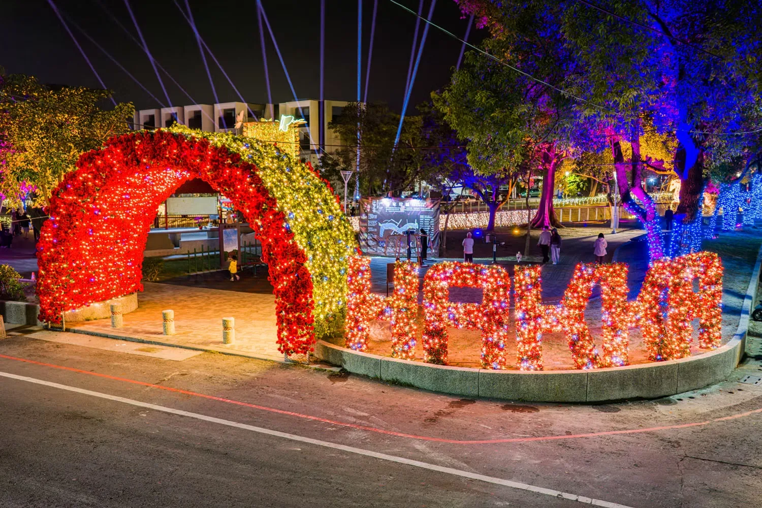 屏東燈節客家燈區「繽紛HAKKA」。屏東縣政府提供