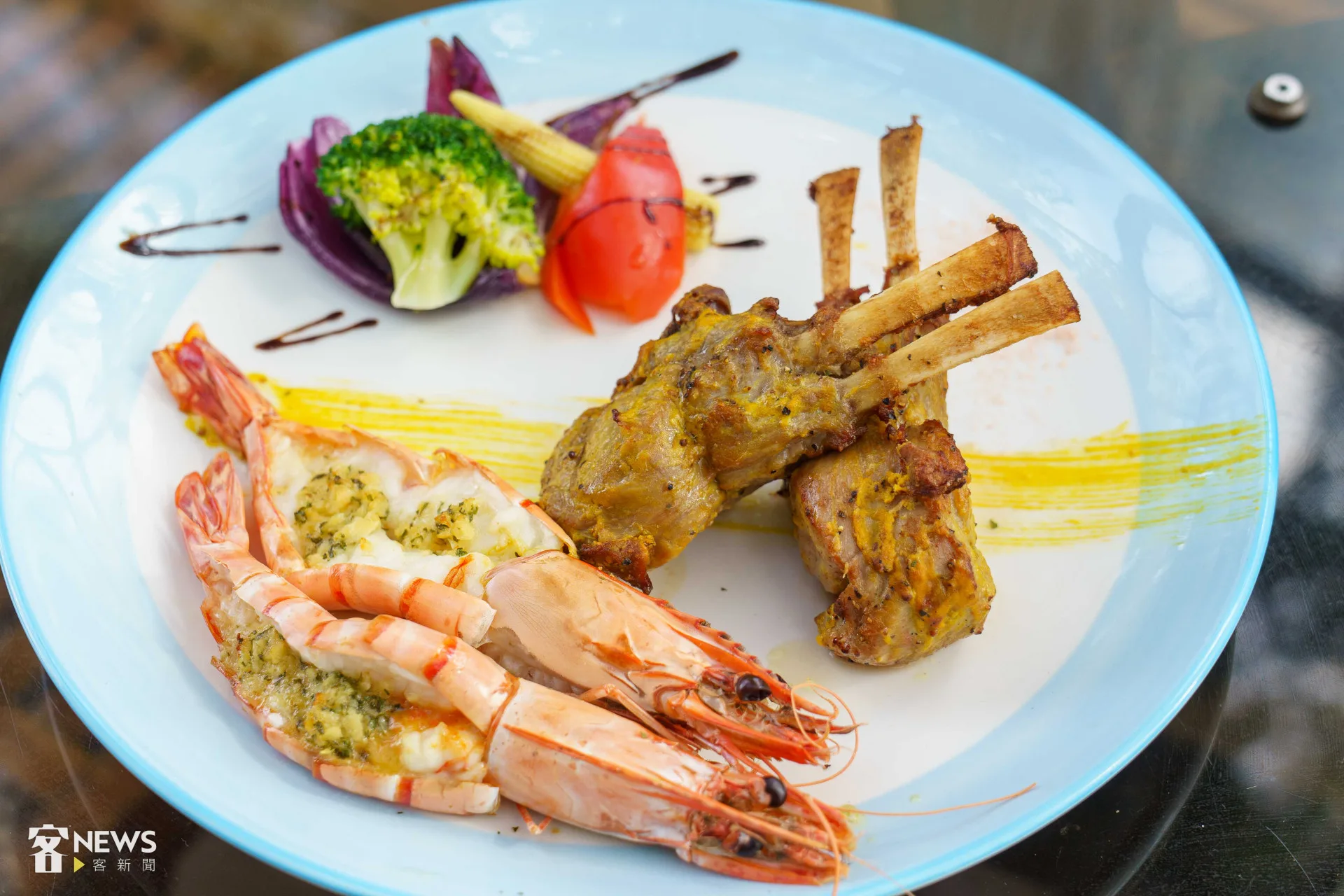 主廚特餐一點都不馬虎,蔡南期盼成為竹南頭份聚餐地點。李台源攝