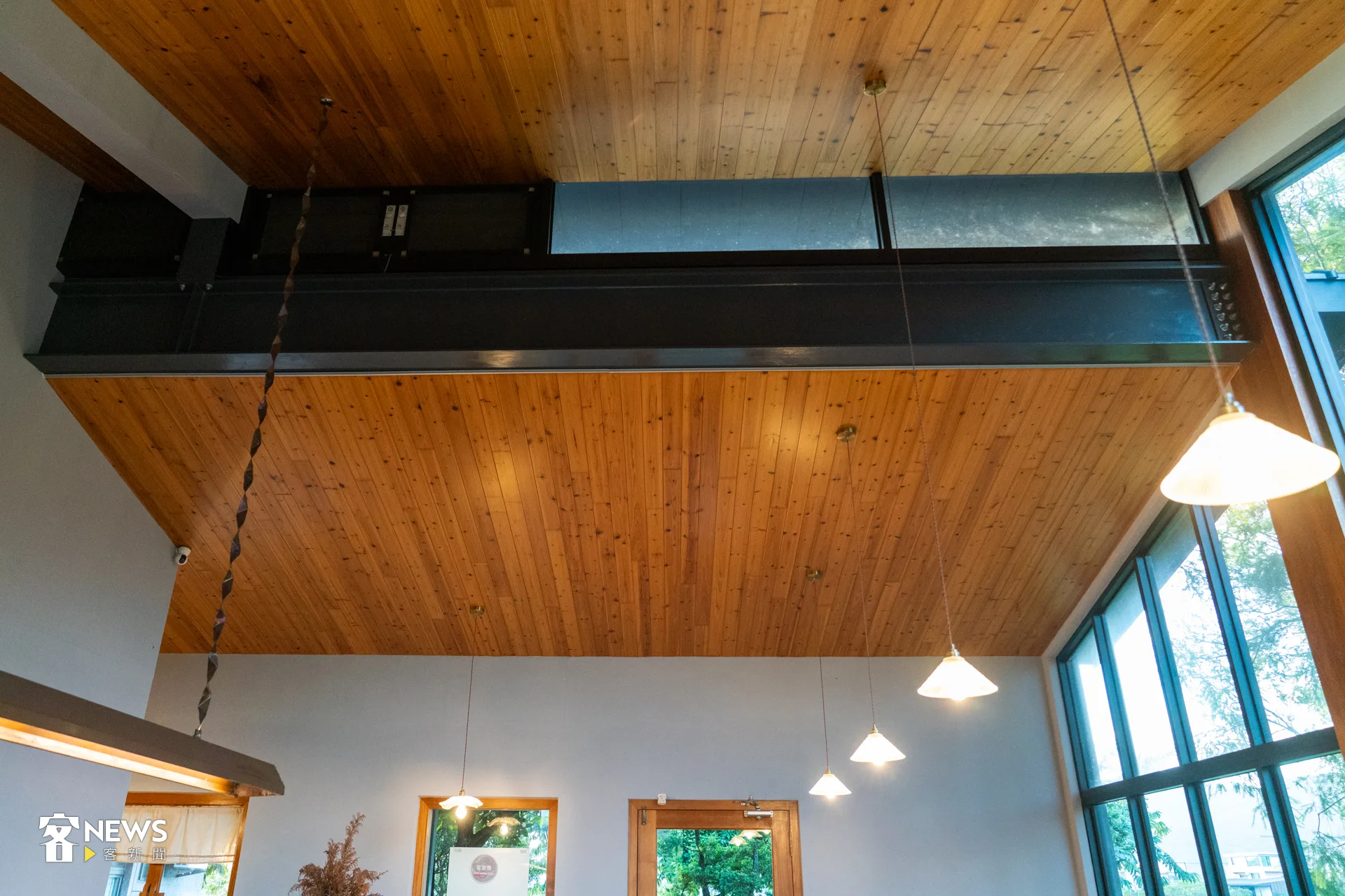 建築設計靈感源自美濃特色的菸樓。洪藝晅攝