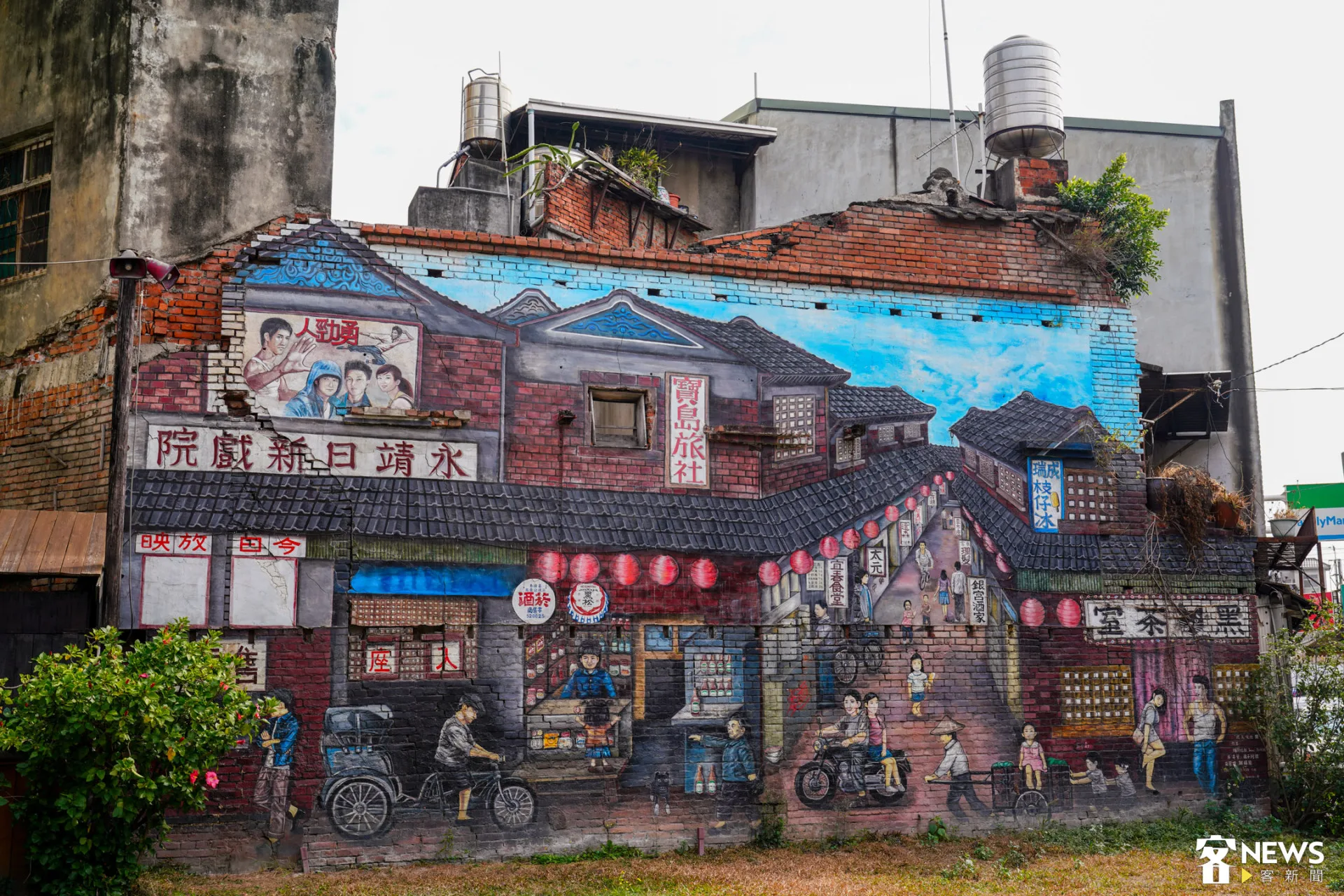 巨型故事牆宛如一幅流動的歷史長卷,帶領我們回望永靖昔日繁華。朱愷元攝