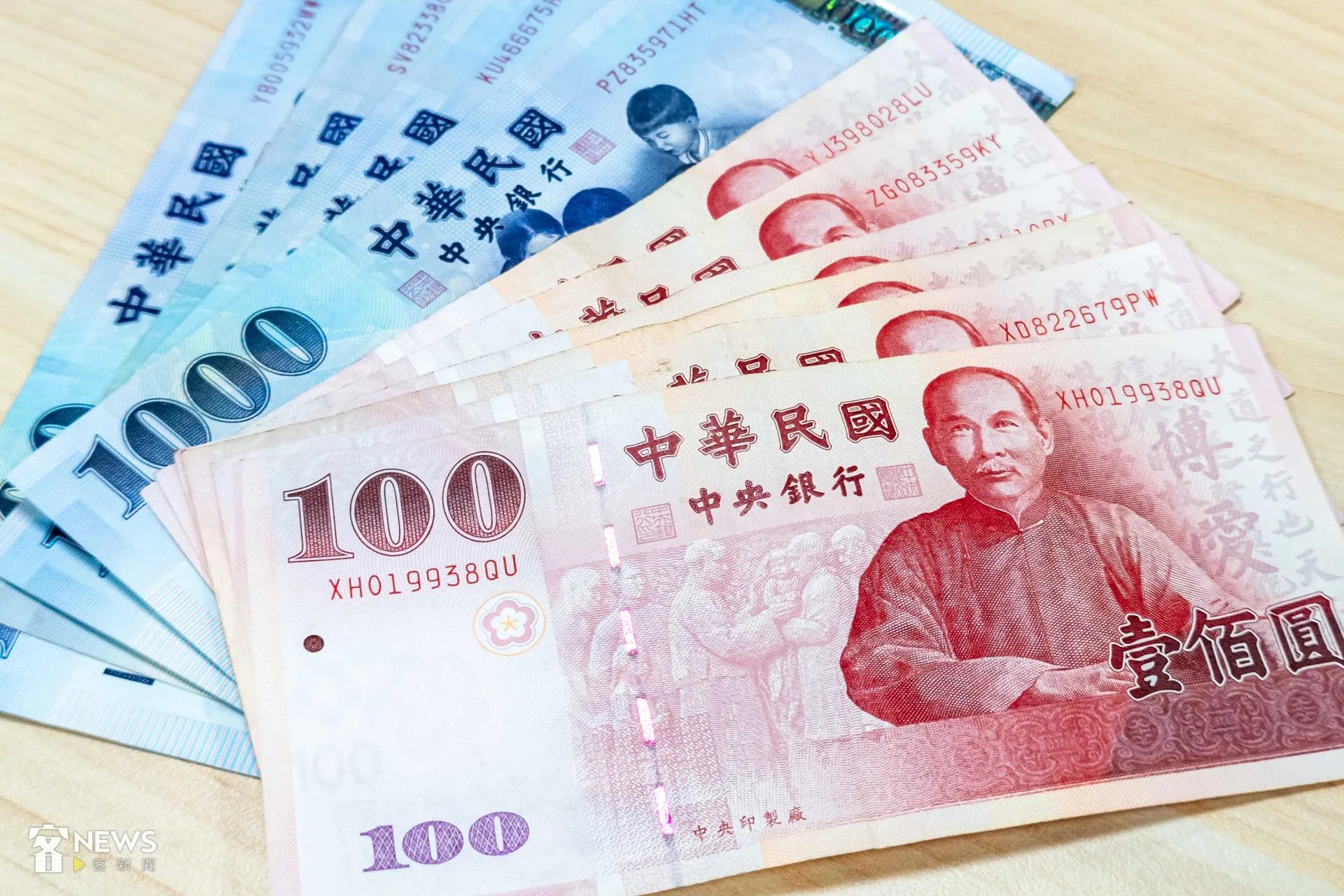 行政院會今（12）天上午則討論「六大生活津貼（補助）調整規劃」，將全面調增23.5%，力拚今年7月上路，共計會有89萬人受益。客新聞資料照