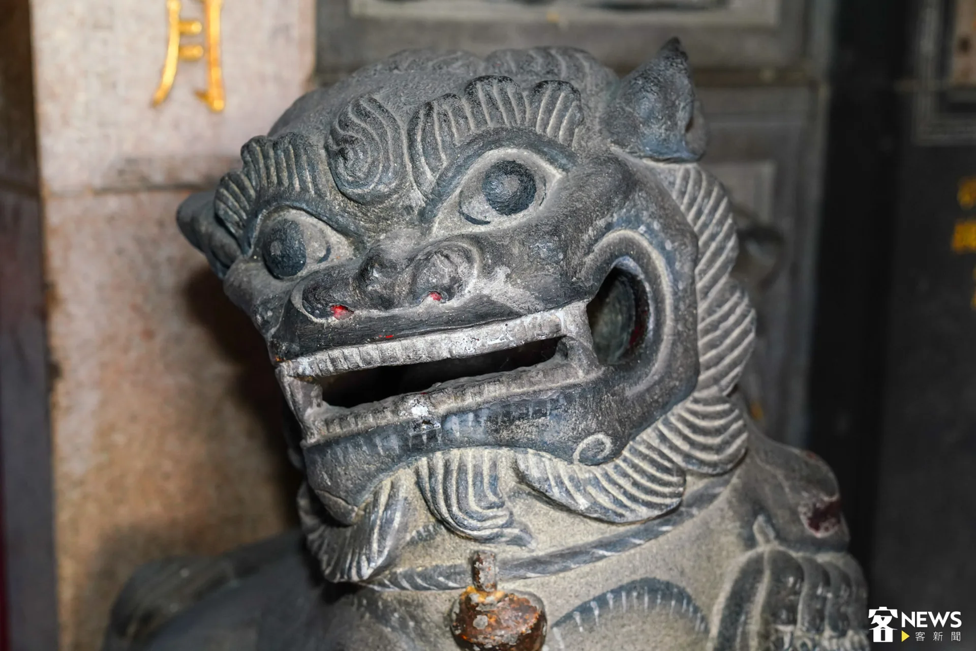 褚峪誠分享，以前的石獅，公的會開口。朱愷元攝