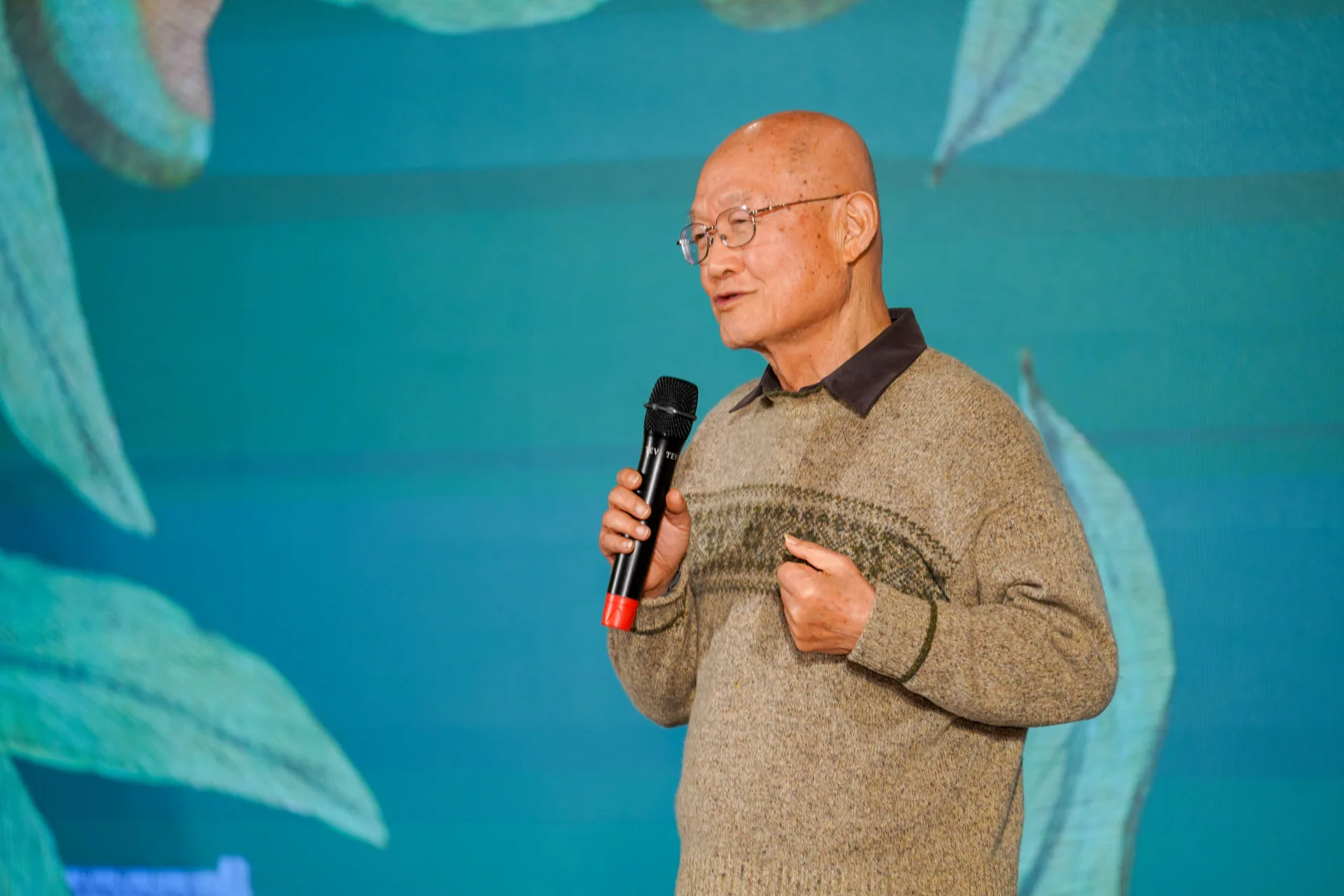 李旺台分享，他書籍出版後收到回饋，客語文書寫的作品，「讀出來比用看的更有味緒」。李台源攝