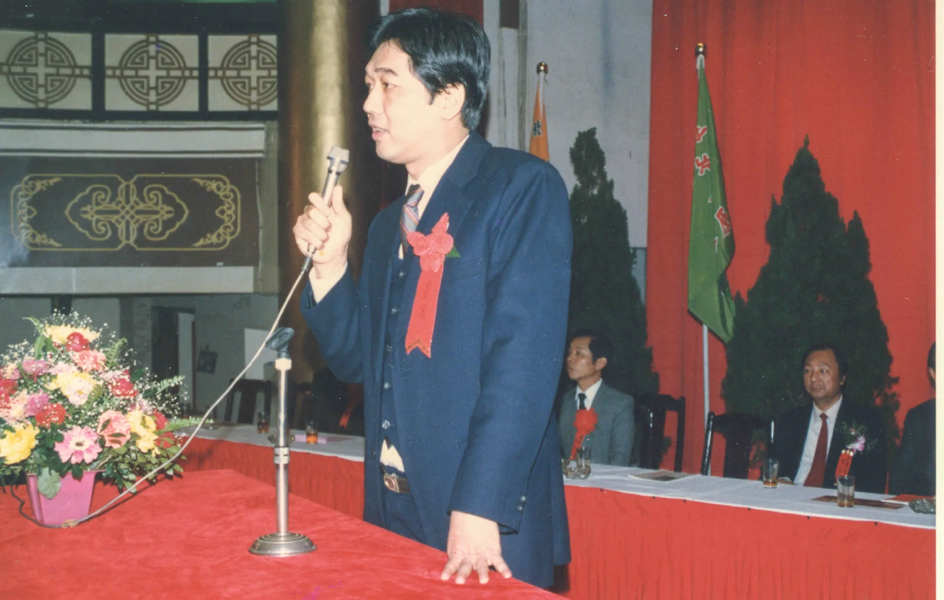 陳文和出席台北市中原客家崇正會在中泰賓館的年會，並發言祝賀。1988，台北，楊國鑫攝