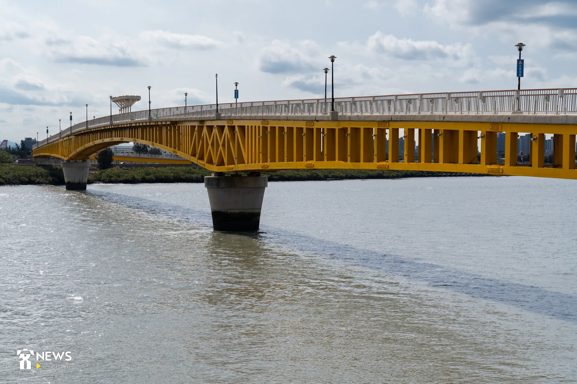 從「藝之趣」可步行至新月沙灘入口處的水月橋。洪藝晅攝