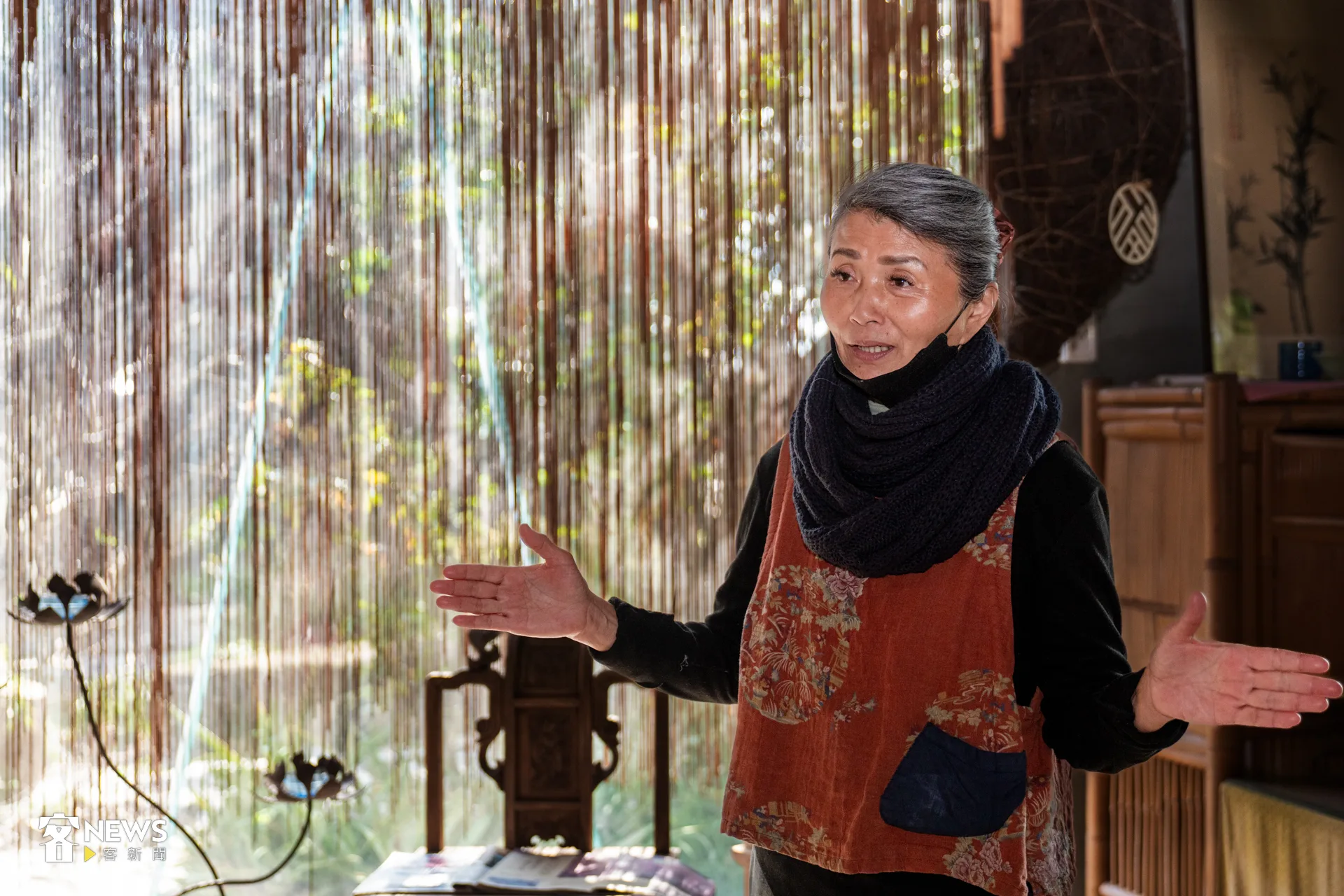 來自橫山的老闆彭美容,身上散發藝術家的自由與品味。洪藝晅攝