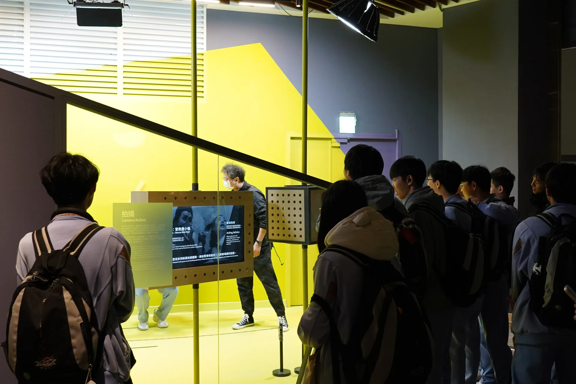 「魔幻時刻」展區選用台語經典電影《大俠梅花鹿》的森林場景，歡迎大家組隊揪團來發揮想像力。國家影視聽中心提供