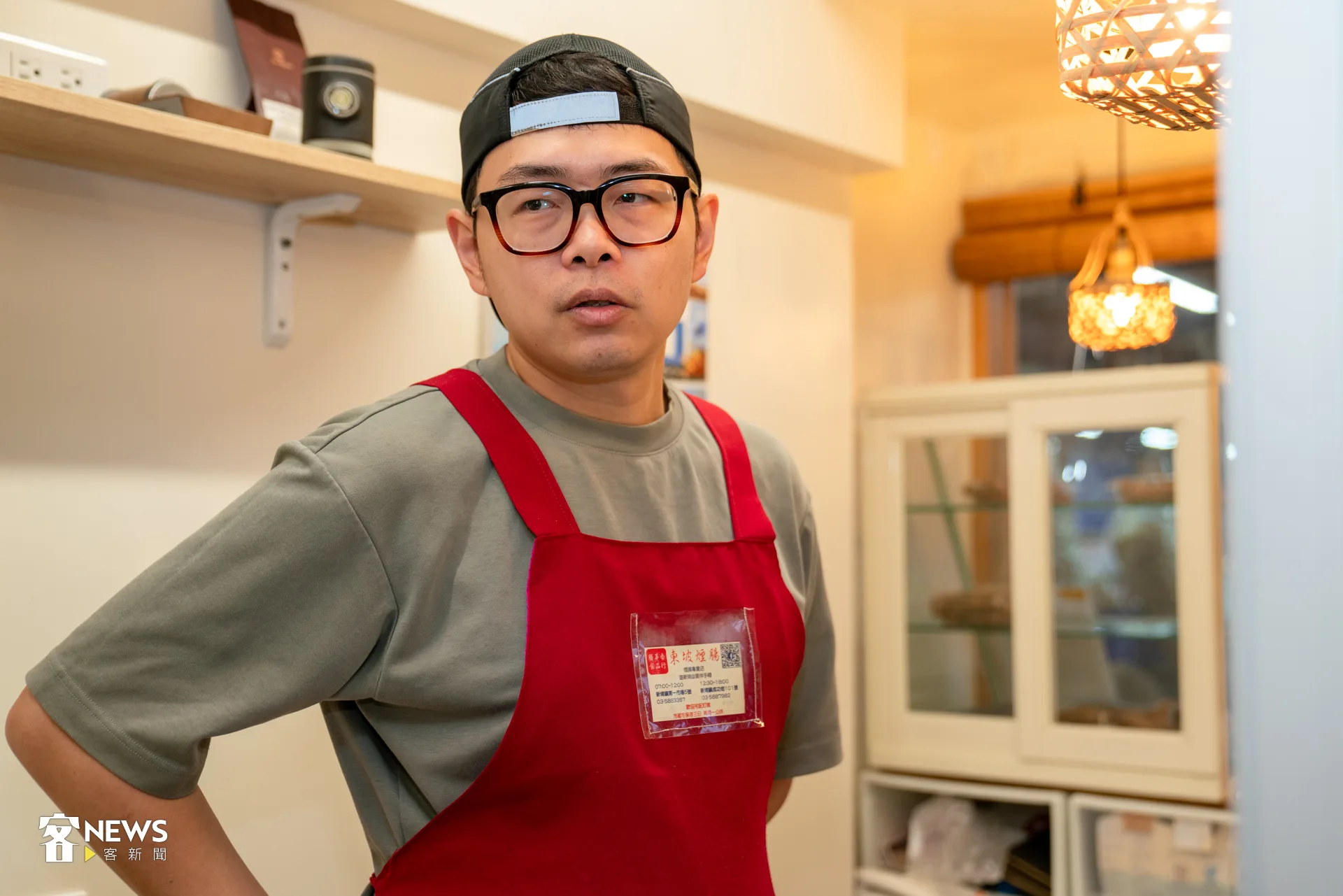 在台北從事機構工程師已10年的洪佳杰談到接手妻子家的煙腸生意，覺得是自然而然的事。洪藝晅攝