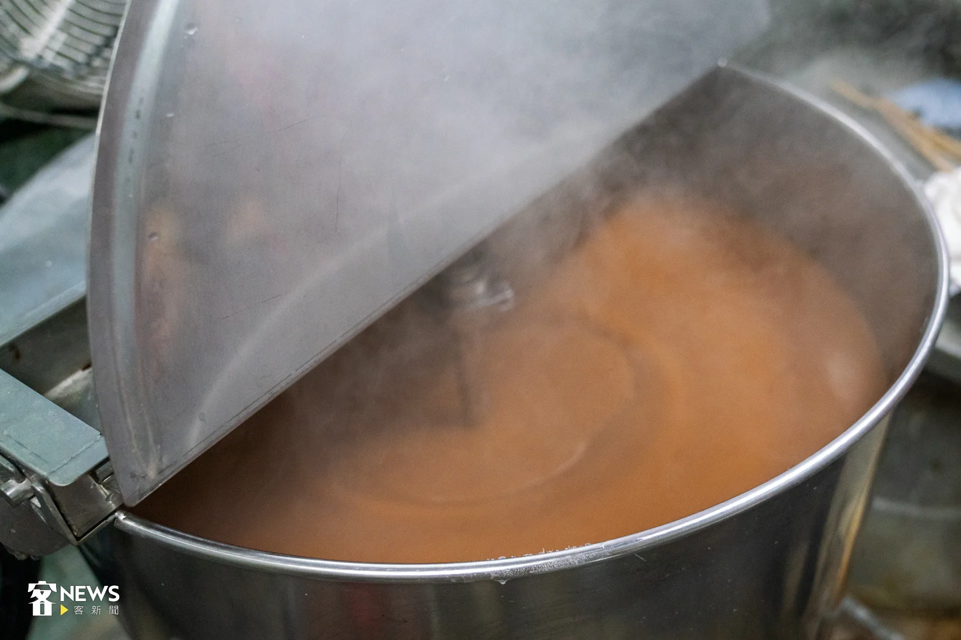 空氣中瀰漫自製味噌辣醬香氣。洪藝晅攝