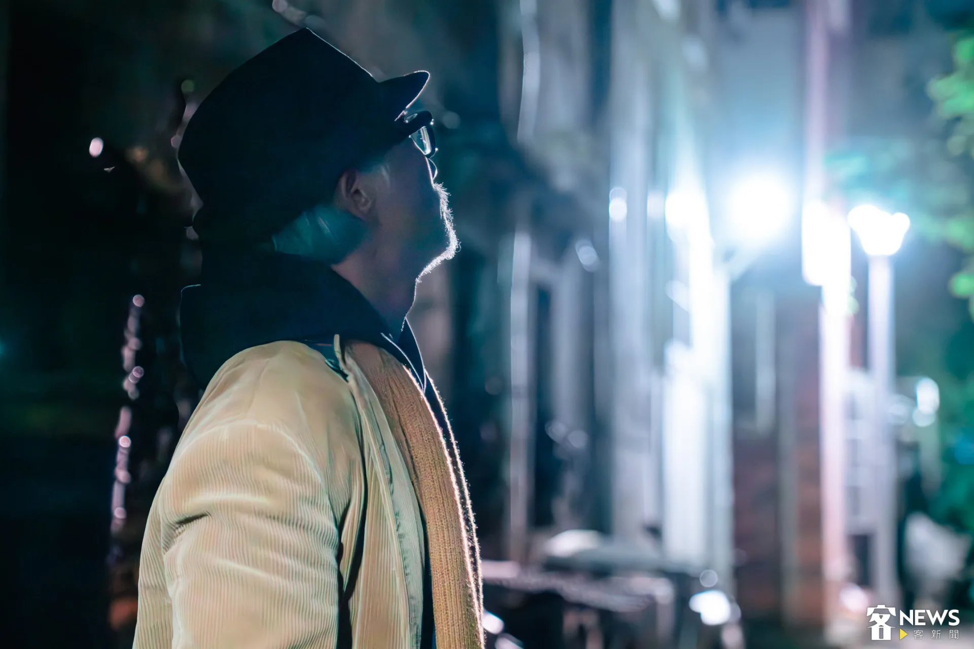 高翊峰自稱是溫和理性的悲觀者,卻在色調灰暗的《跳童》中藏著客語復興的一絲希望。朱愷元攝