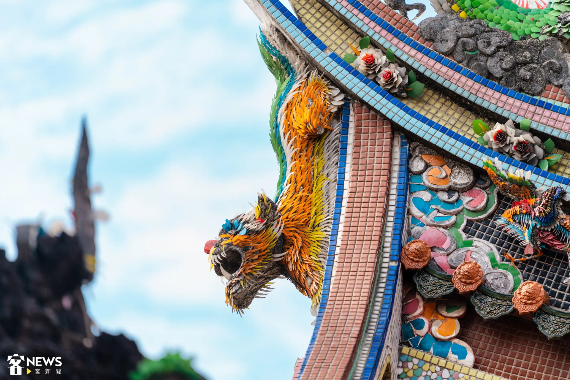 廣寧宮歷史悠久，廟的屋簷處處可見臺灣傳統剪黏工藝。朱愷元攝