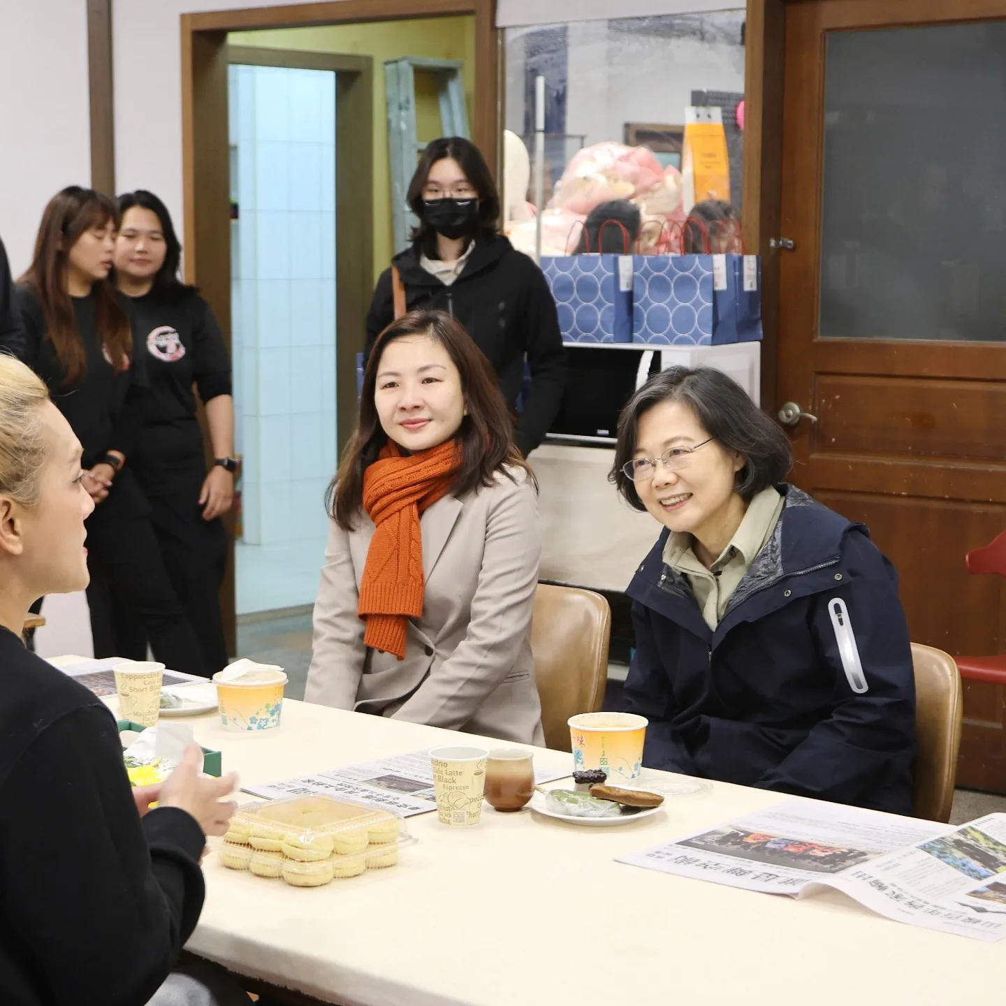 蔡英文與苗栗縣議員陳品安一起爬樟之細路。翻攝自蔡英文threads