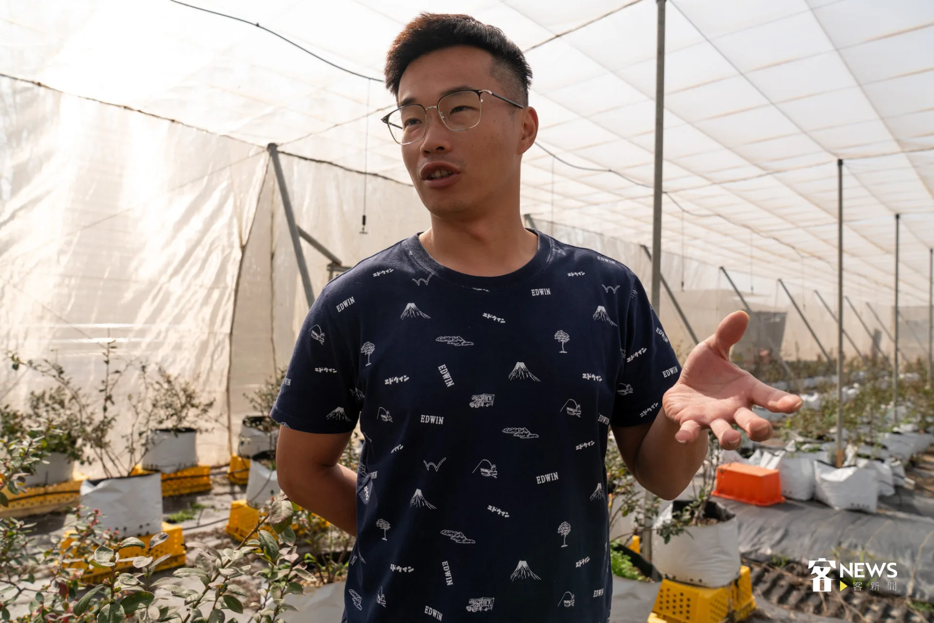 1990年出生的吳昌隆,原本只想當假日農夫,返鄉後發覺必須全身心投入。李宥妍攝