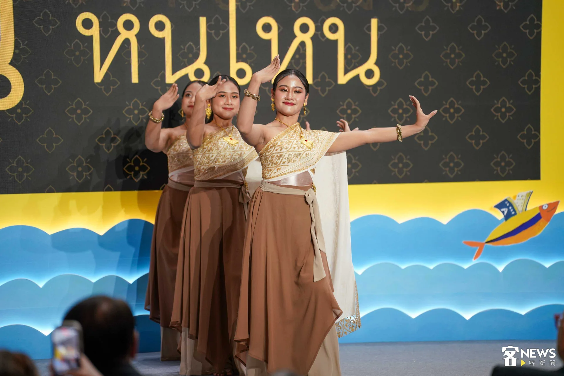 台北國際書展開幕，今年主題國是泰國，邀請泰國表演藝術團體Thai-play Group擔綱演出。范修語攝